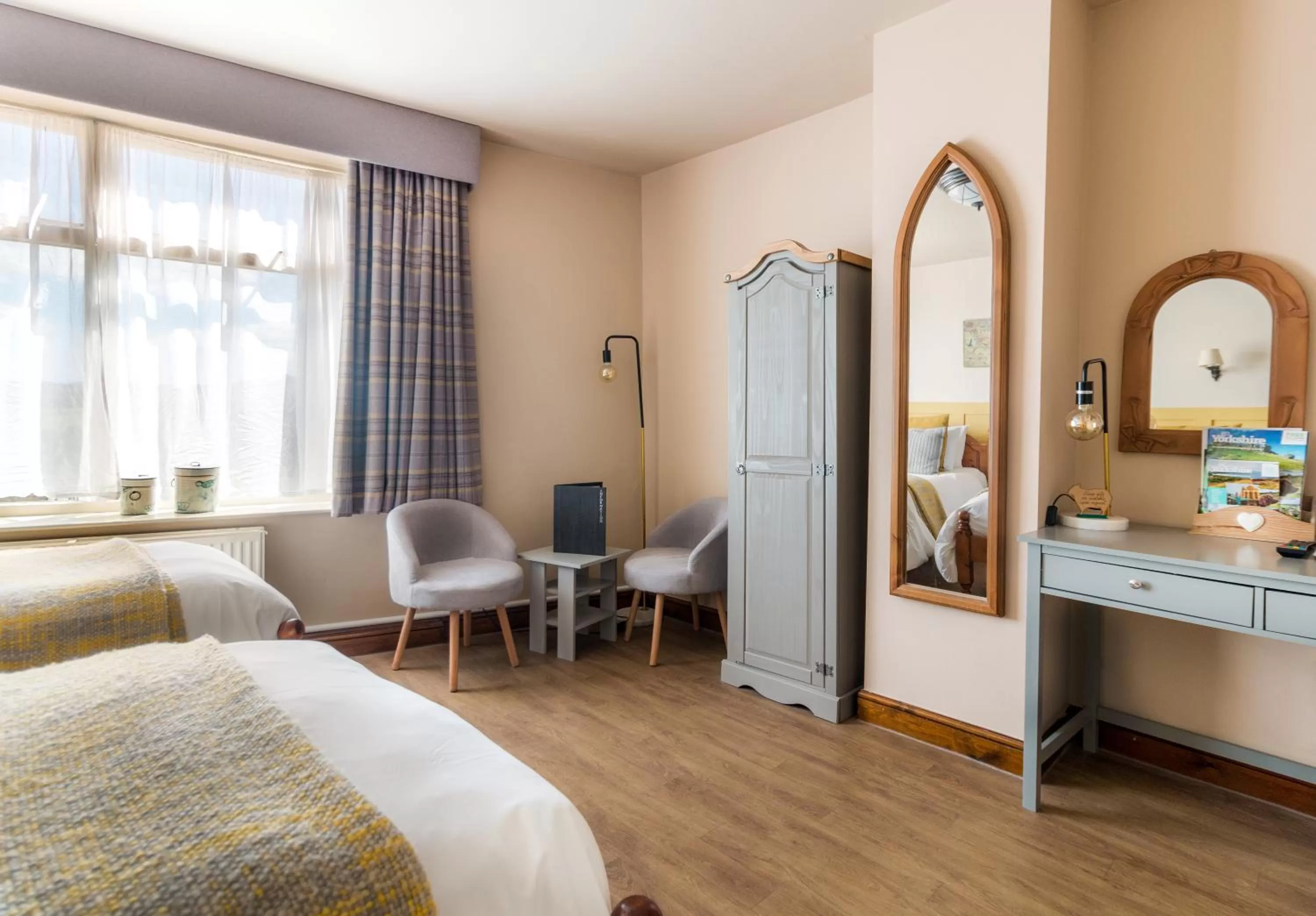 Bed, Seating Area in The Fleece Inn