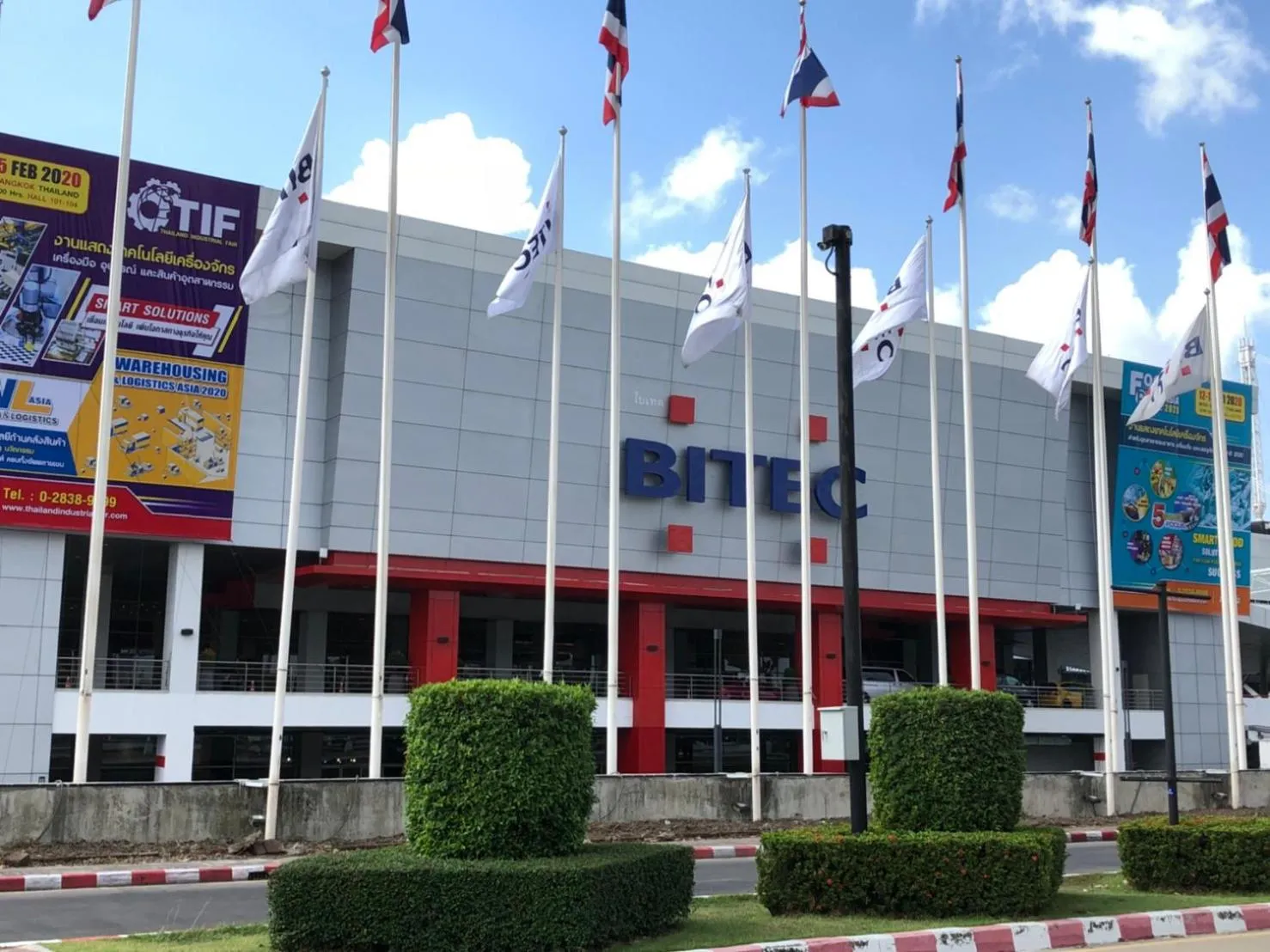 Off site in Marigold Sukhumvit - Free Shuttle to BTS Bearing Station