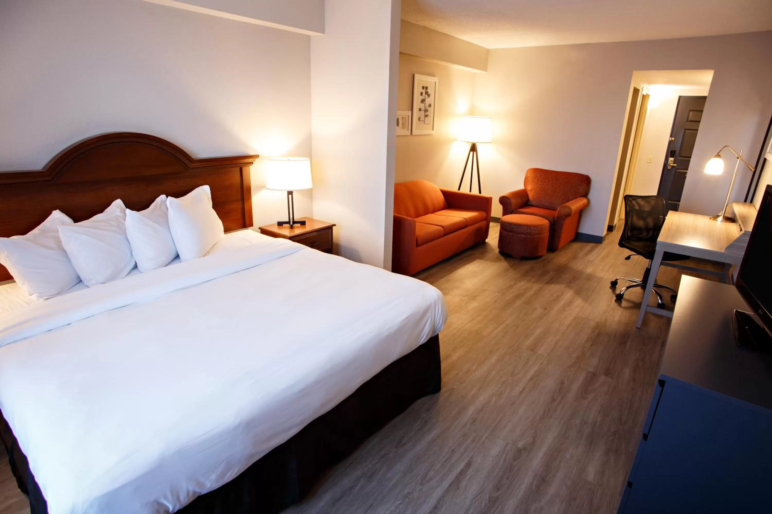 Photo of the whole room, Bed in Country Inn & Suites by Radisson, Harrisburg West Mechanicsburg