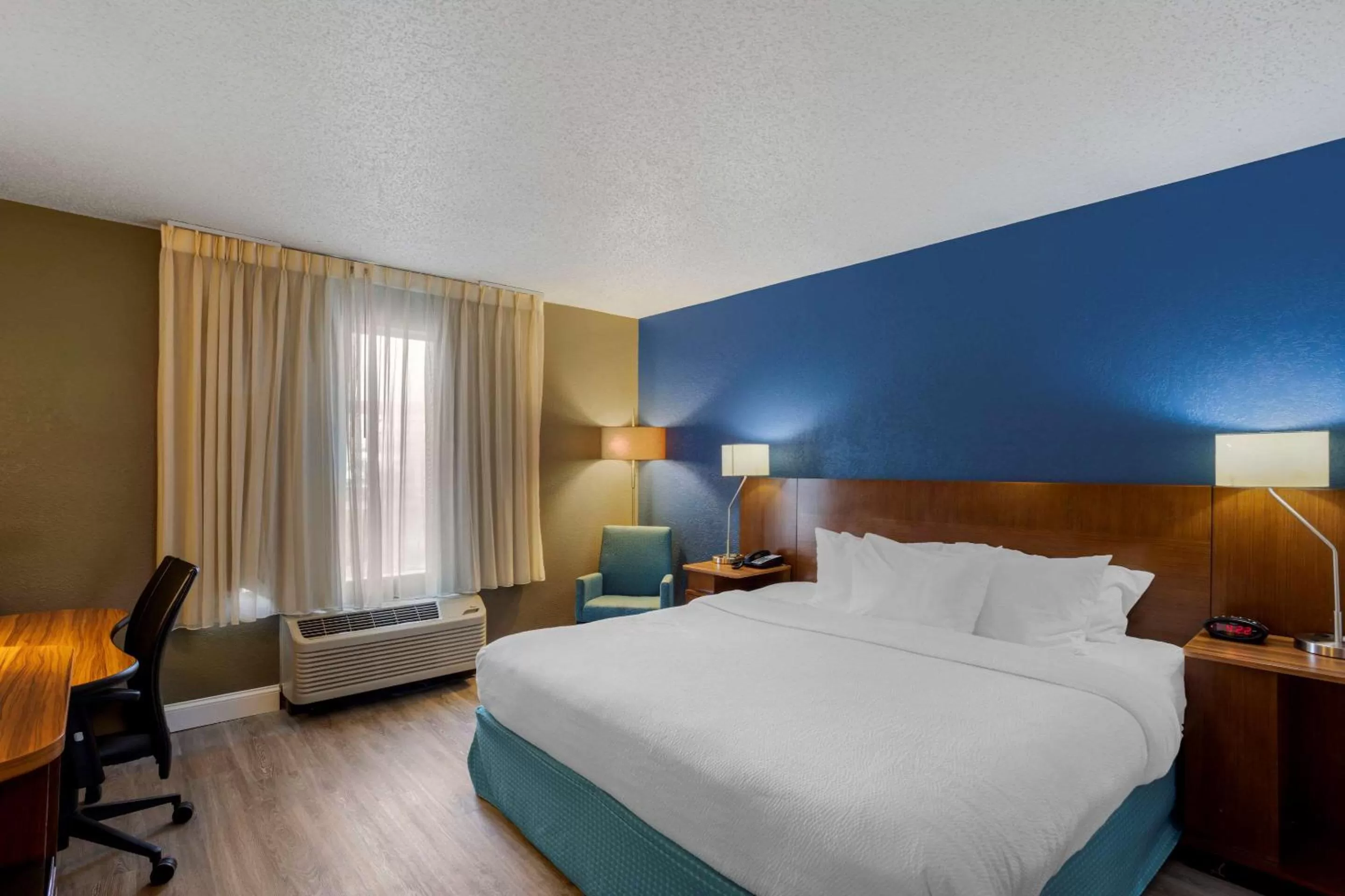 Bedroom, Bed in Comfort Inn & Suites Mt Laurel-Philadelphia