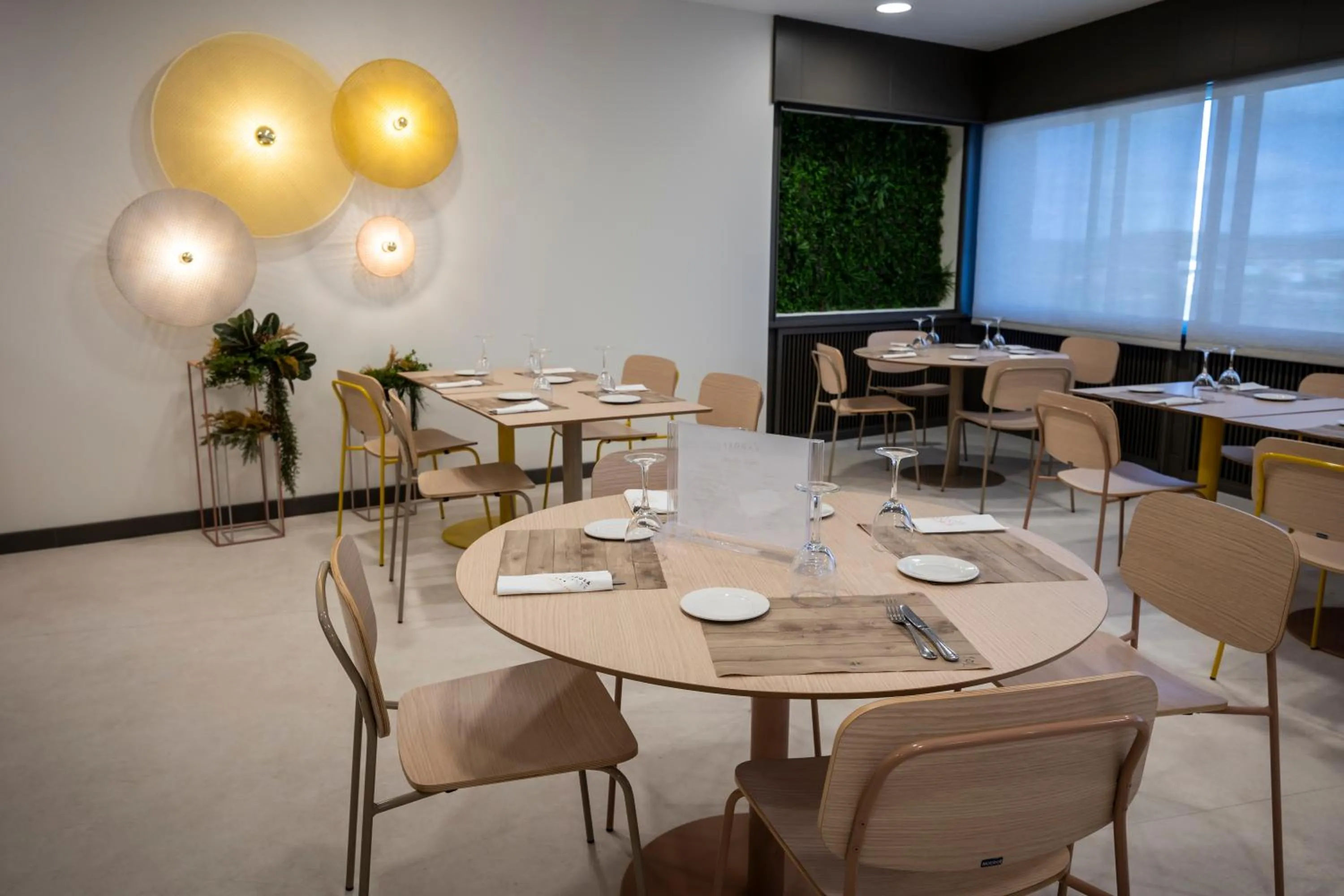 Restaurant/places to eat in Hotel Restaurante Cadosa