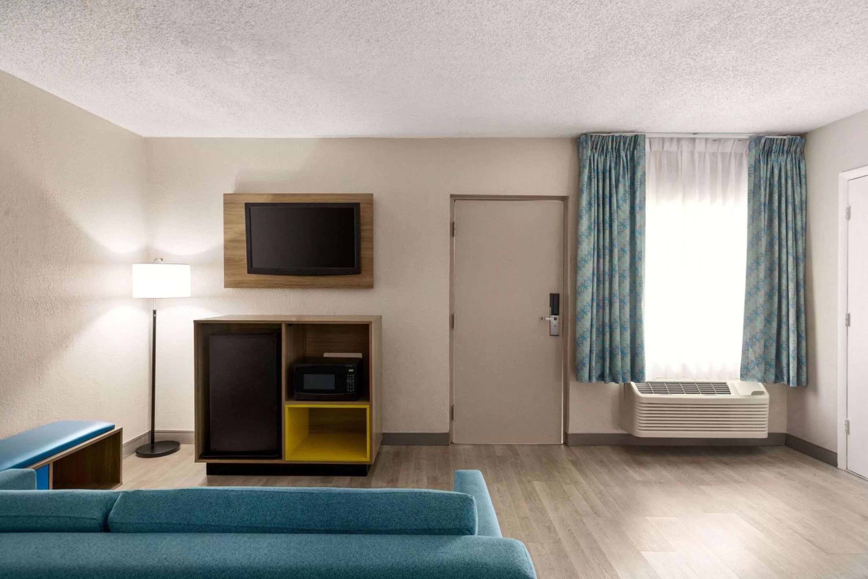 Photo of the whole room in Days Inn by Wyndham Miami Airport North