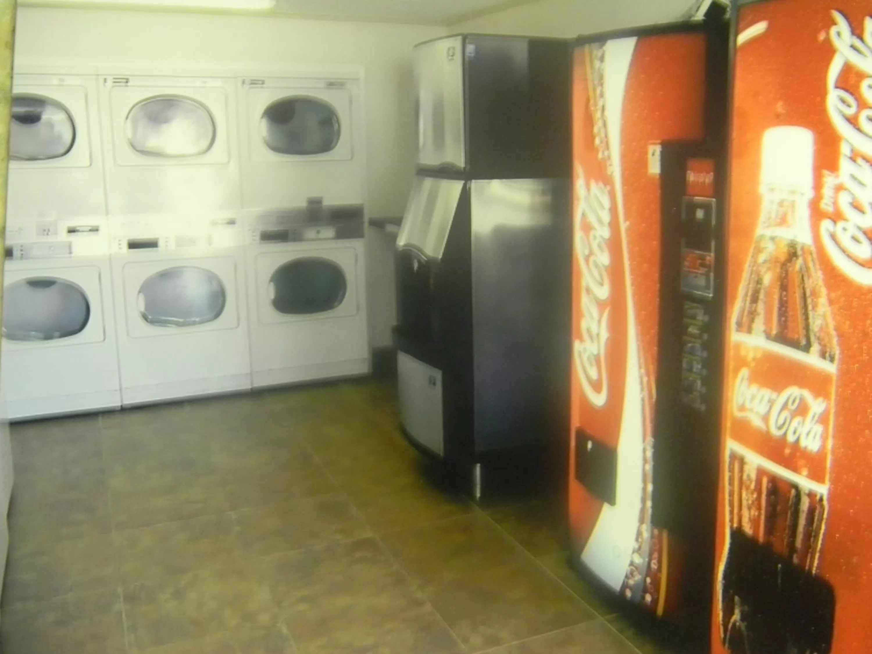 Food and drinks in America's Best Value Inn Conyers