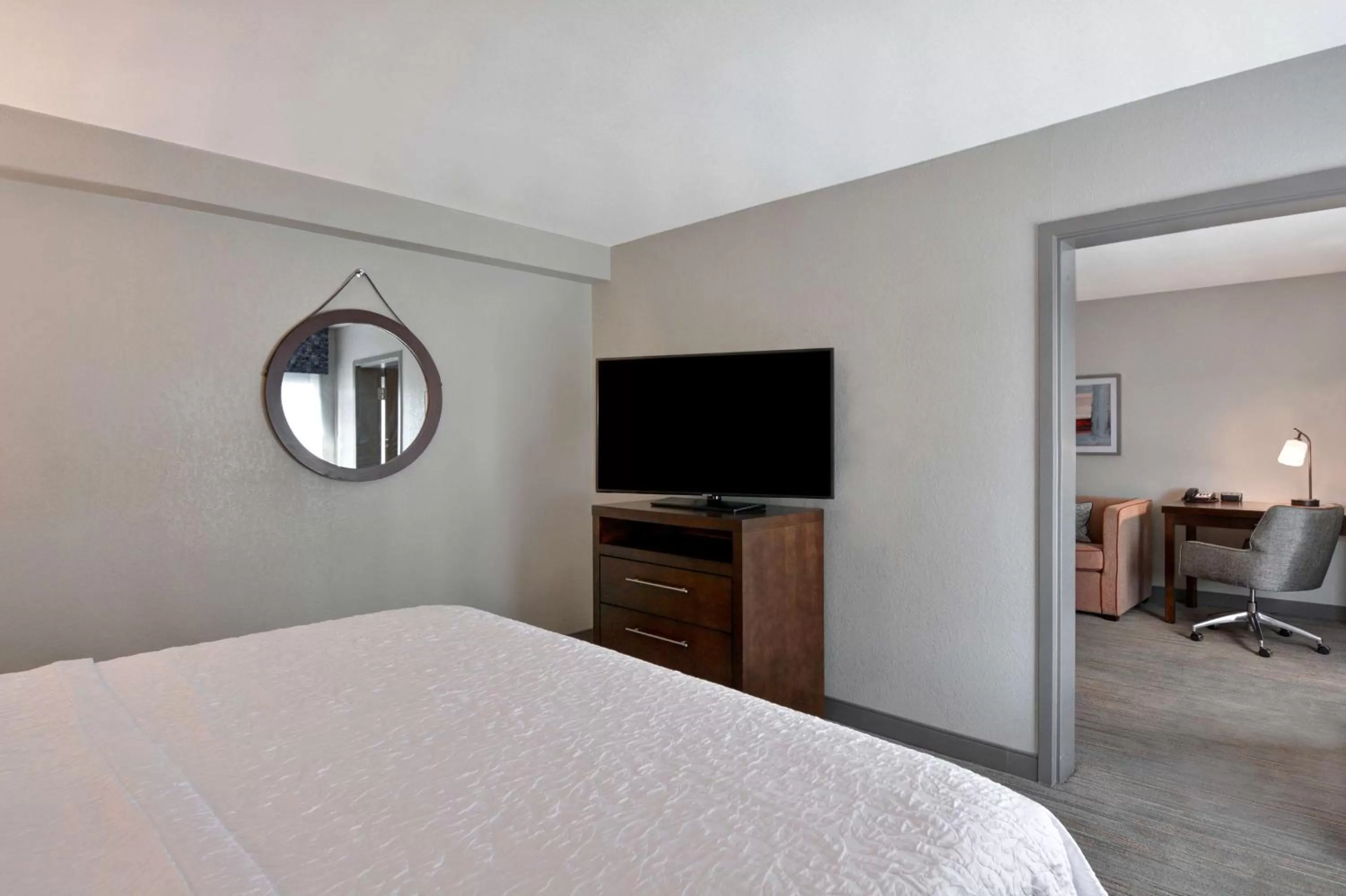 Bed in Hampton Inn Anderson