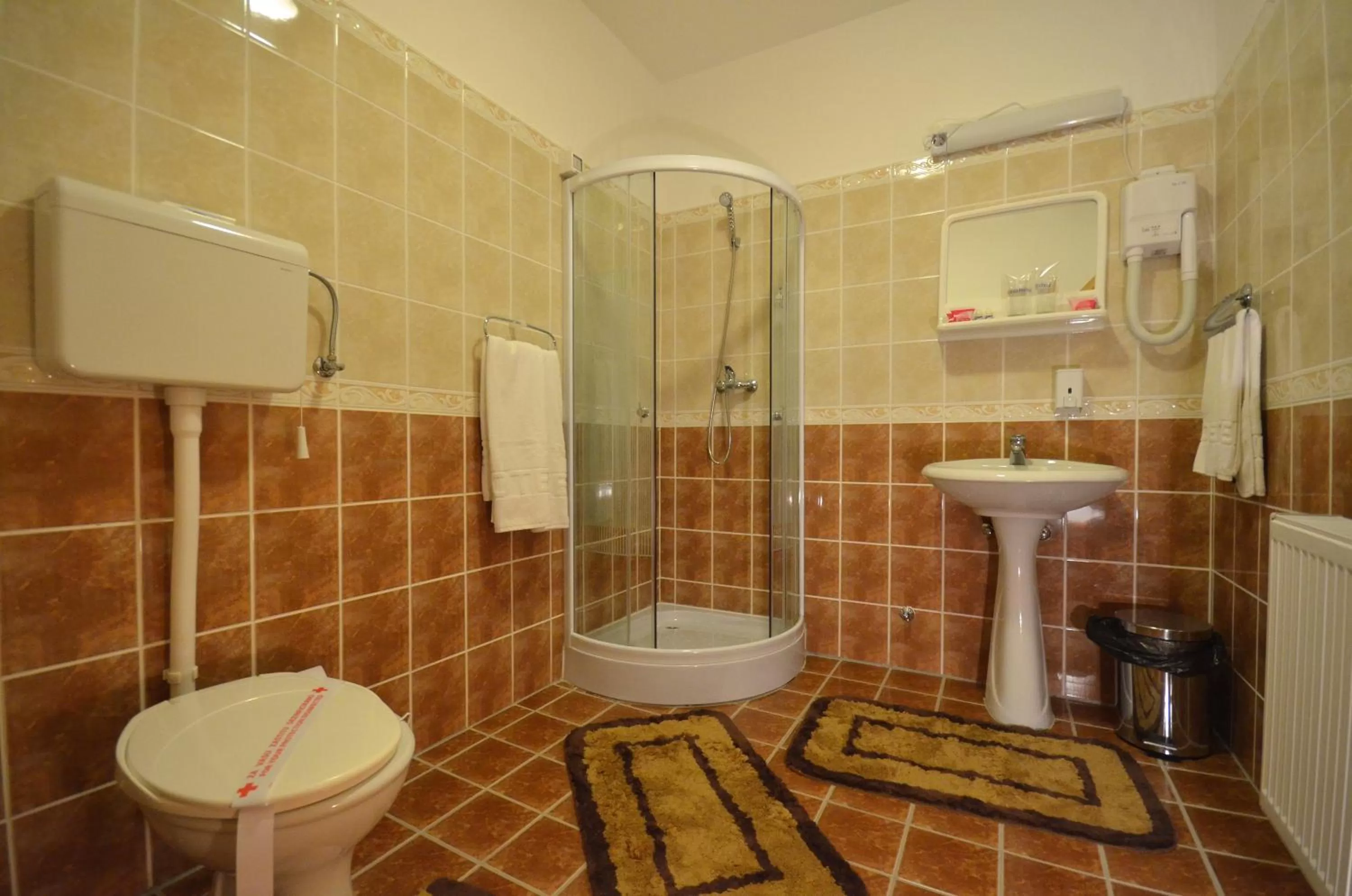 Bathroom in Art Garni Hotel