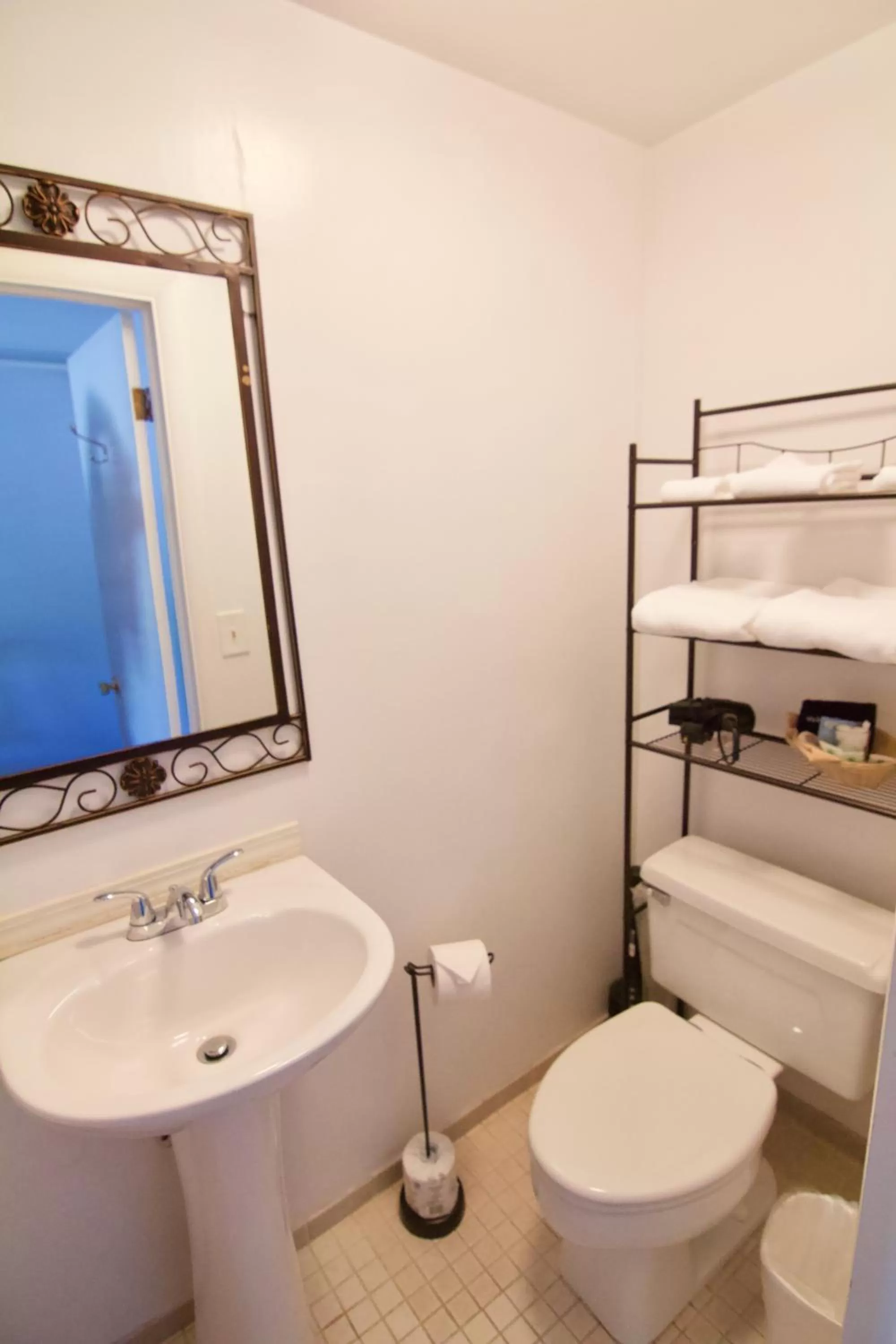 Bathroom in Hotel Frankfort & Restaurant