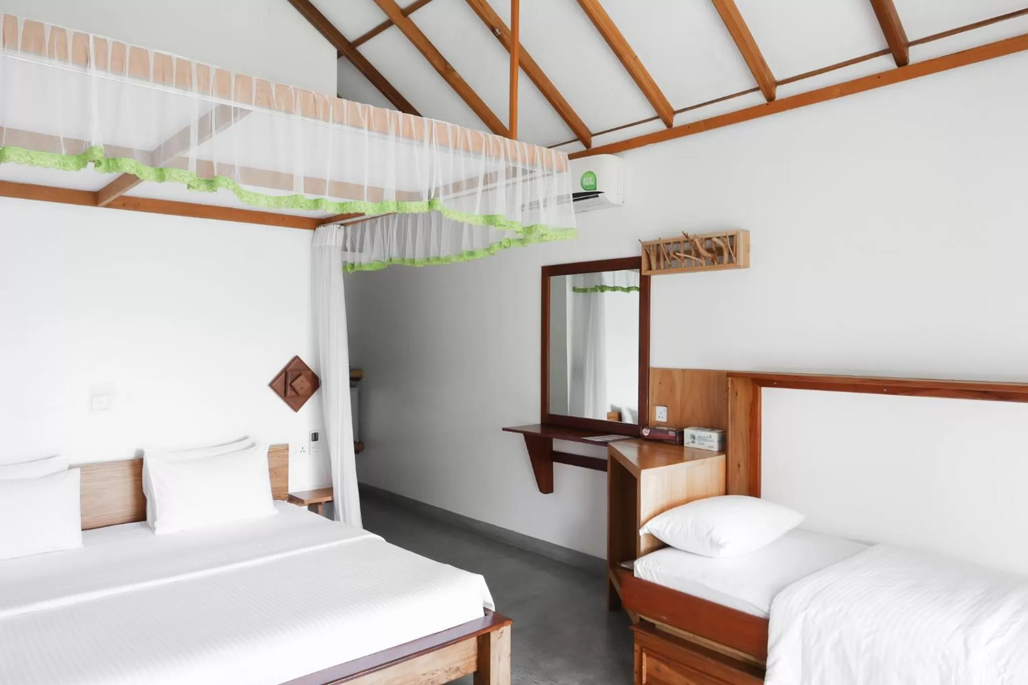 Bedroom, Bed in The One Ella