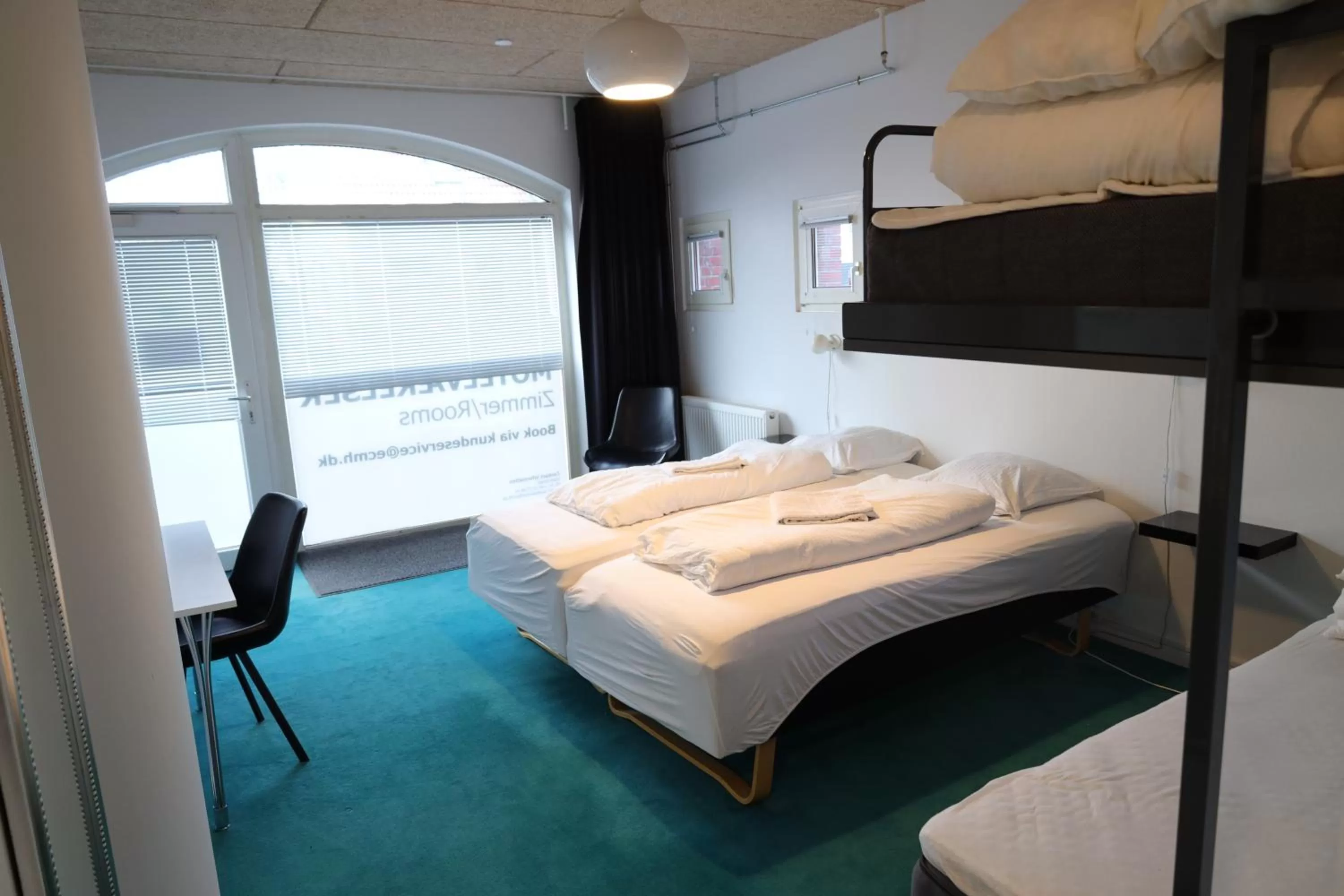 Bed in Motel Sindal