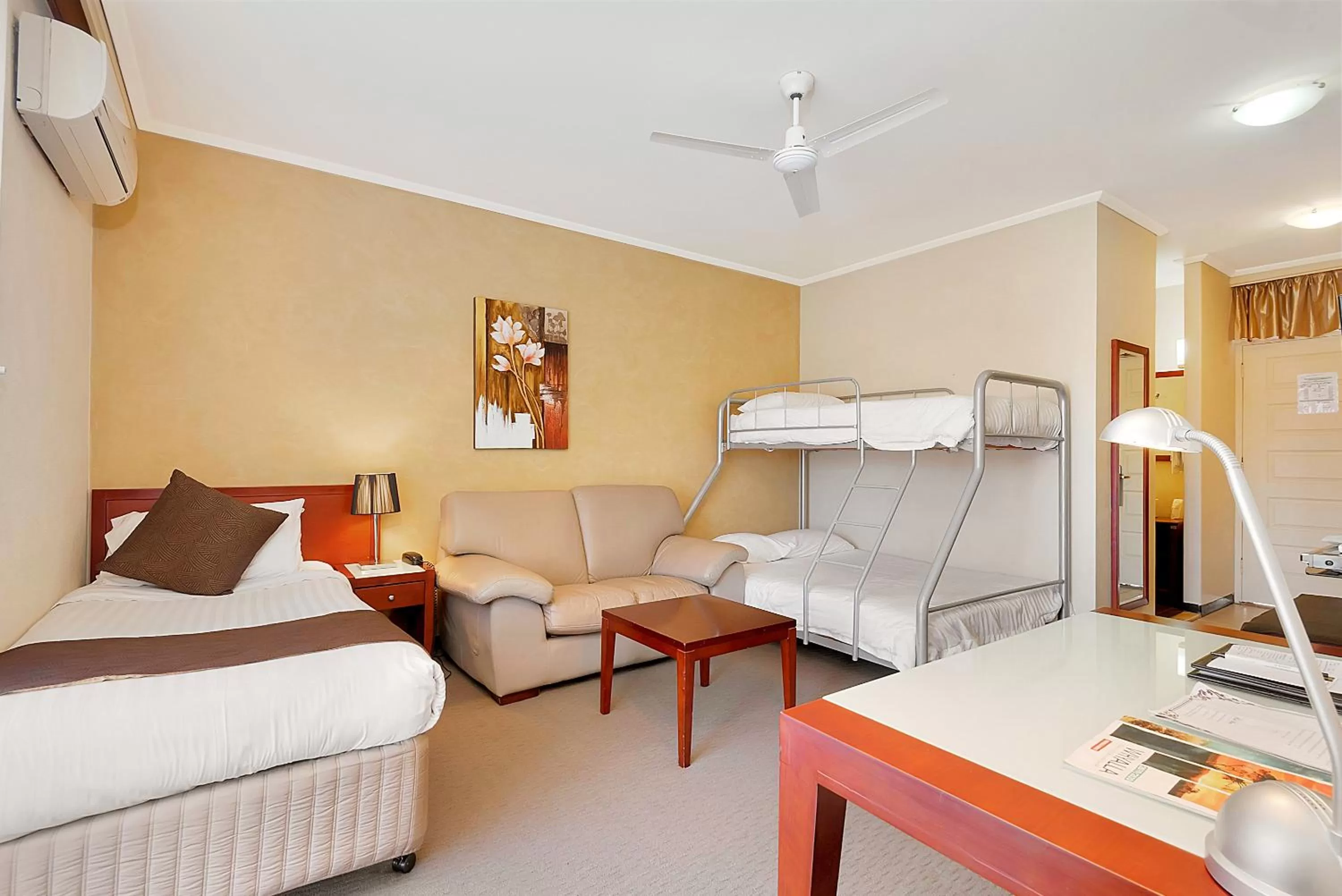 Bedroom, Bed in Comfort Inn Whyalla
