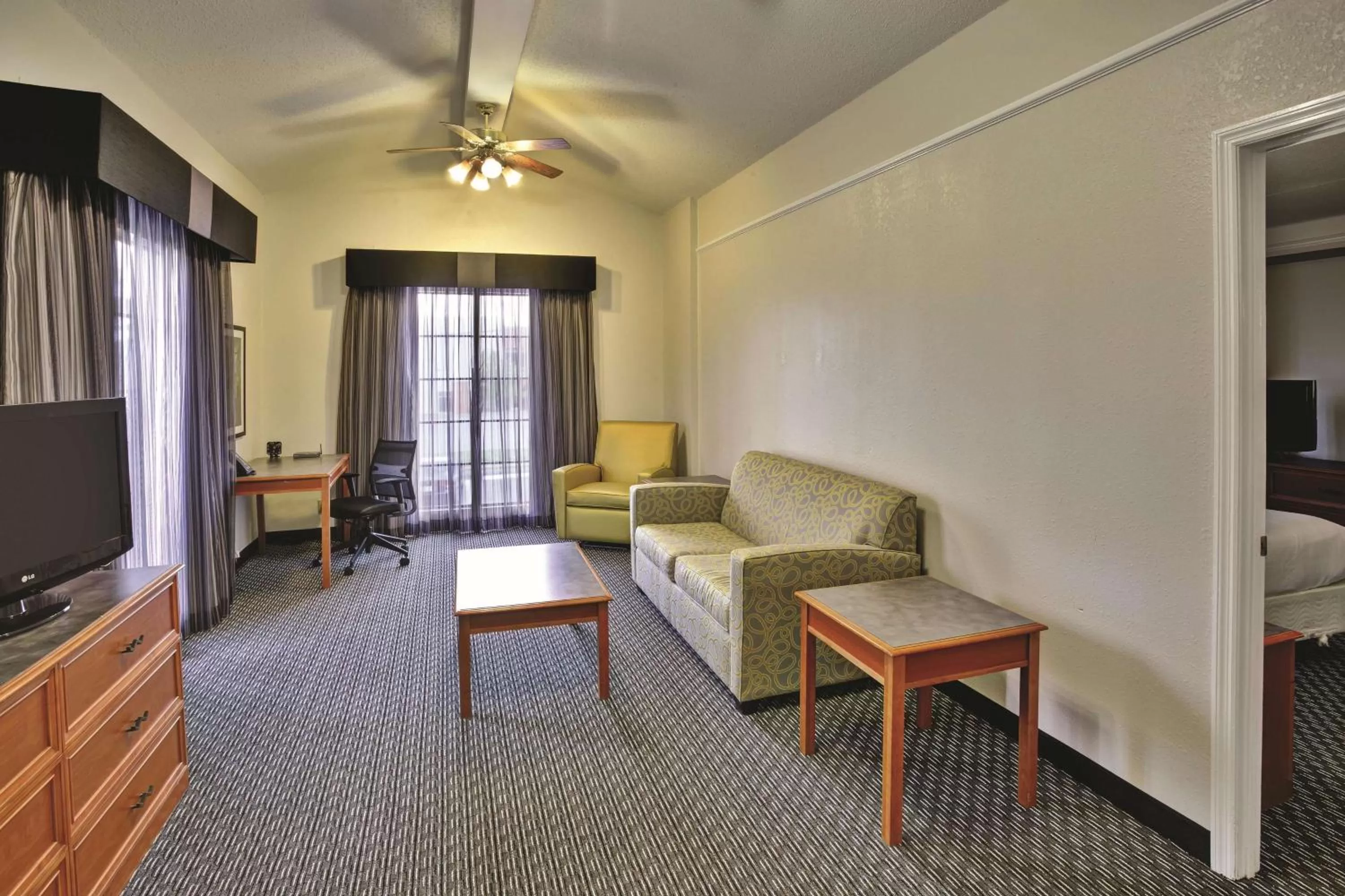 One-Bedroom King Suite - Non-Smoking in La Quinta Inn by Wyndham Nashville South
