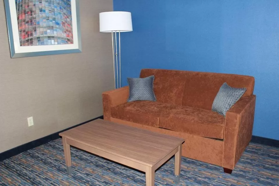 Seating area in Holiday Inn Express Rocklin - Galleria Area by IHG