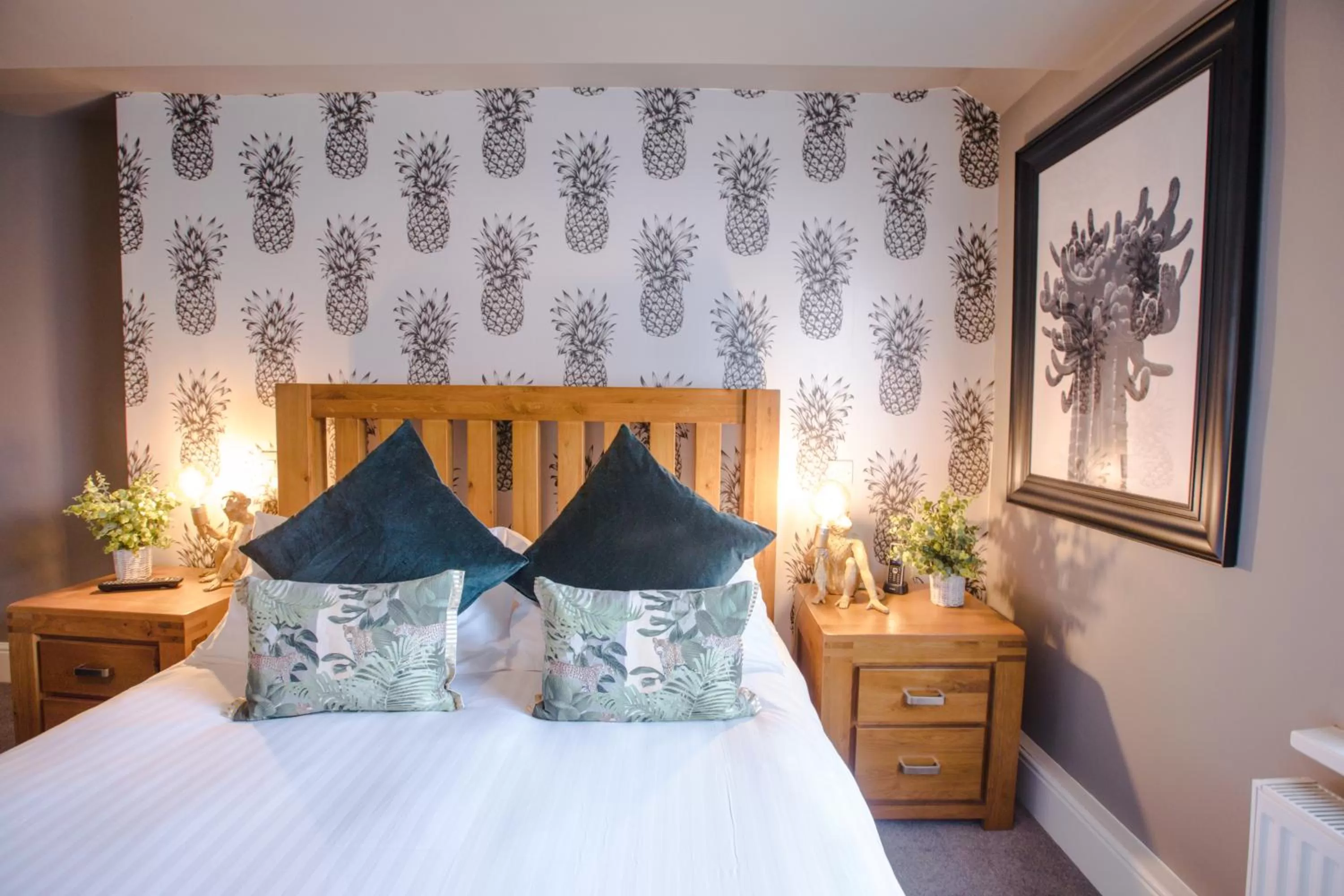 Bed in The Wheatsheaf Pub, Kitchen & Rooms