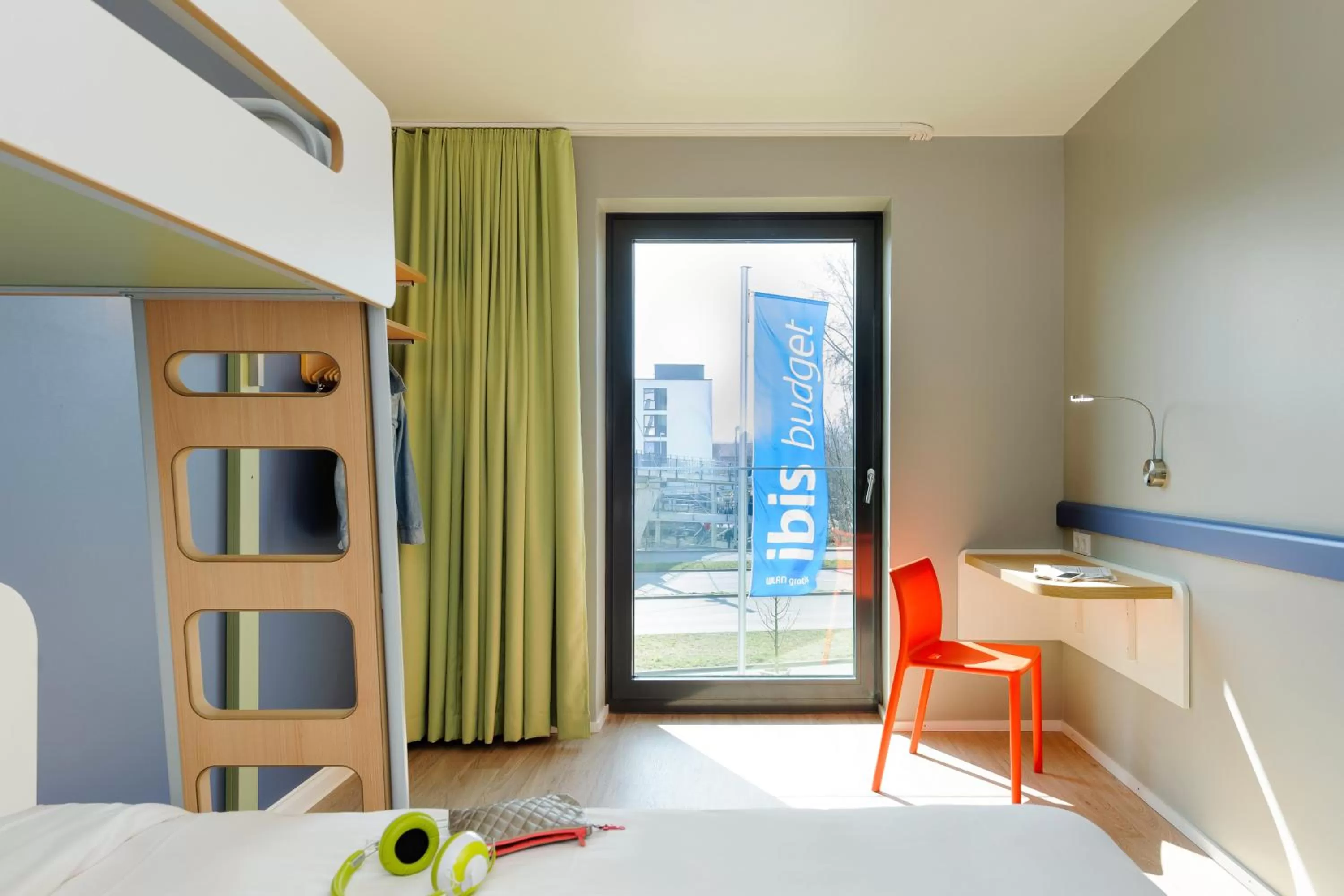 Photo of the whole room, Bed in ibis budget Konstanz