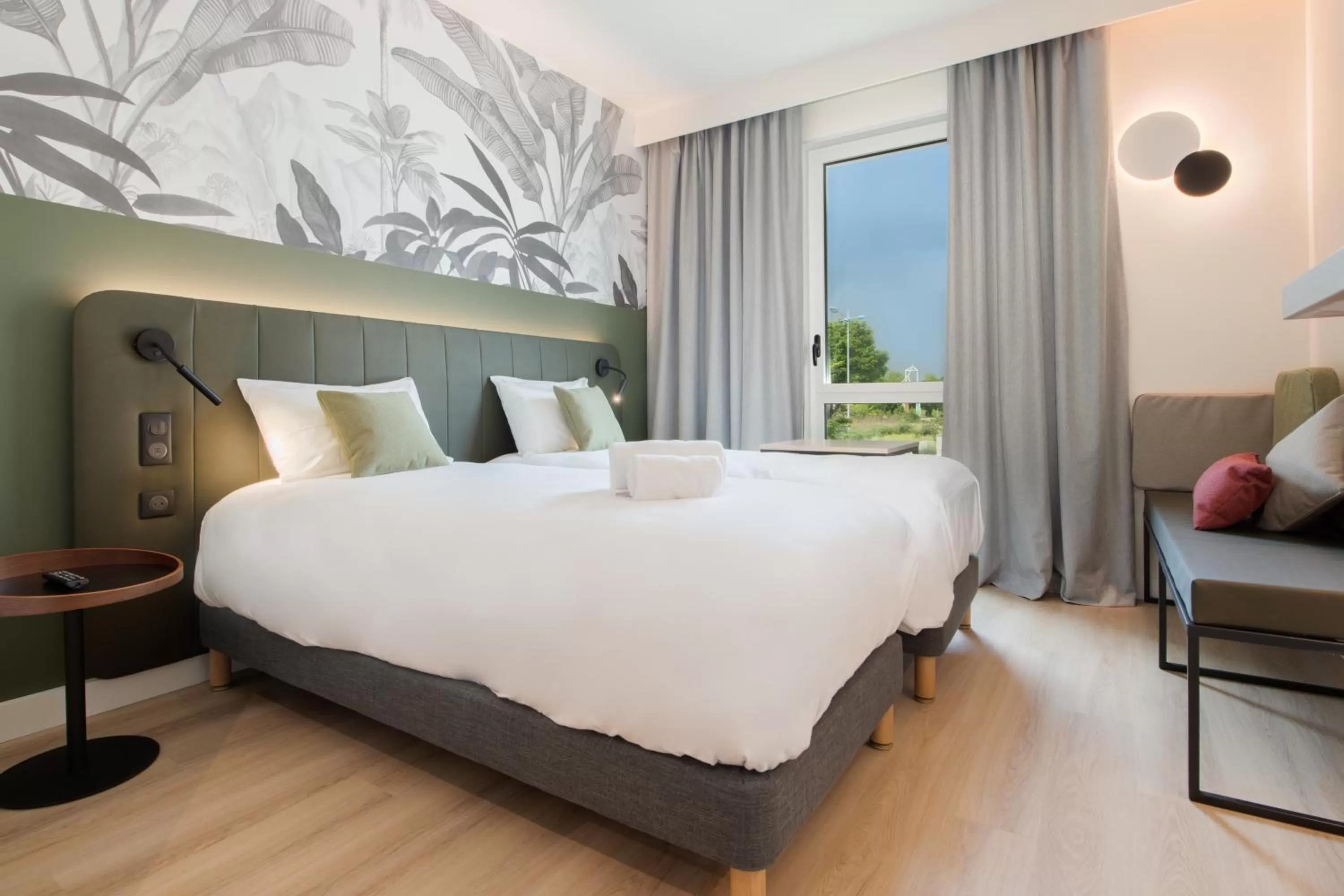 Bed in Campanile Smart Lyon Est - Eurexpo Bron Aviation