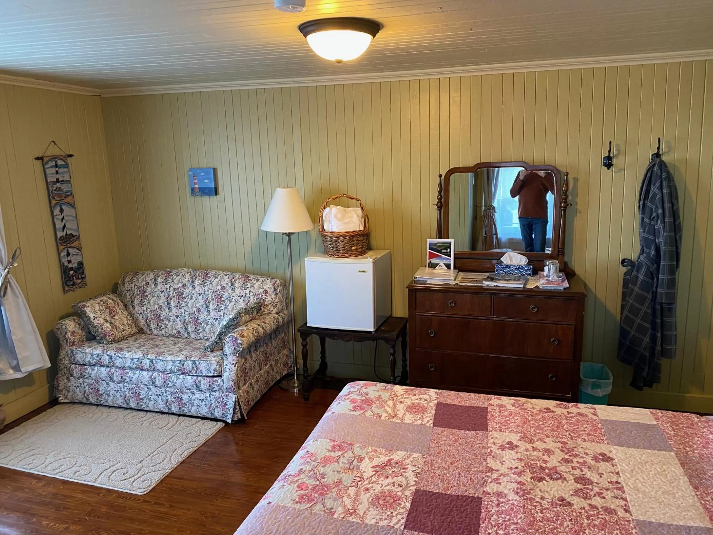 Photo of the whole room, Seating Area in La Maison entre Mer Montagnes