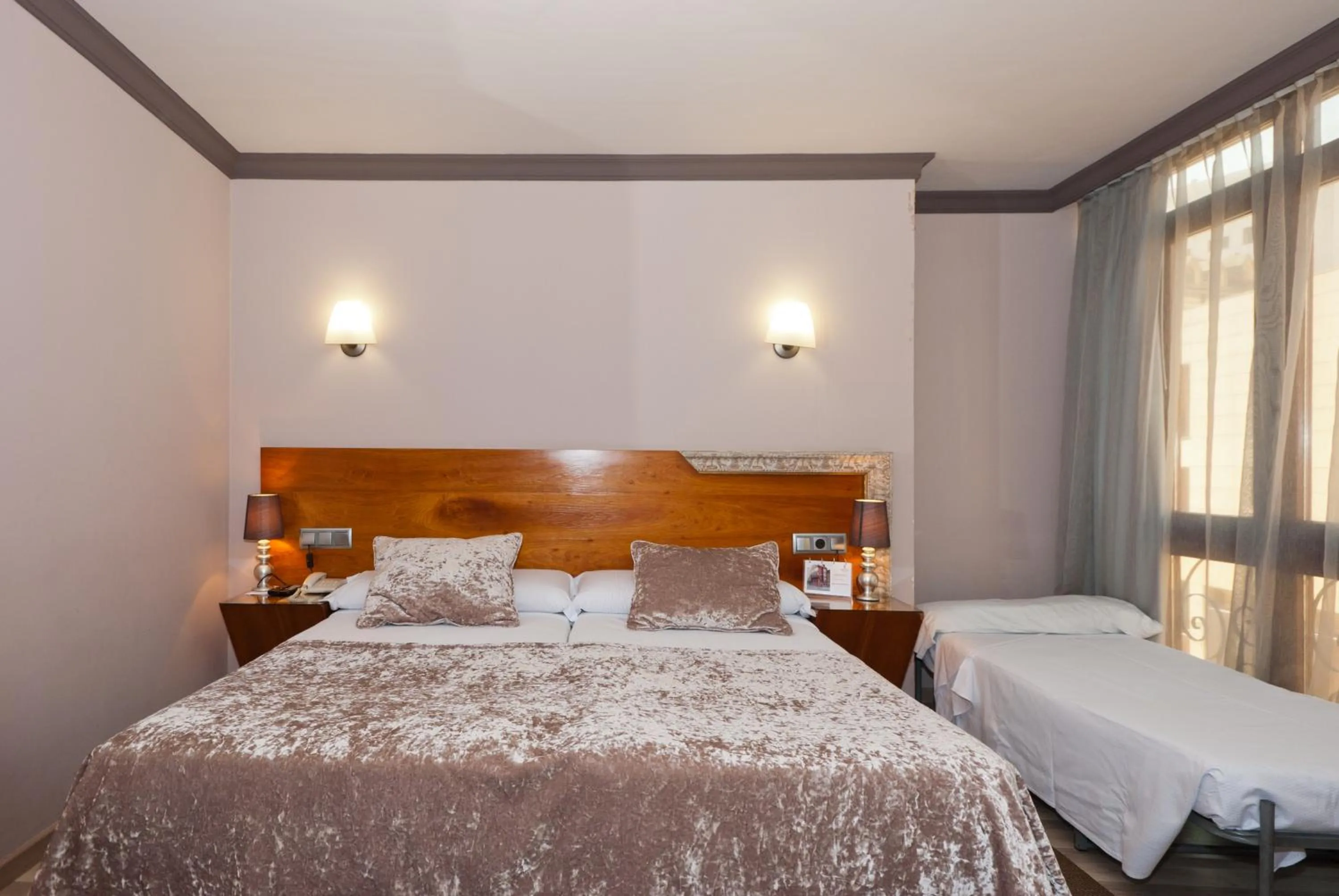 Bed in Hotel Vetusta