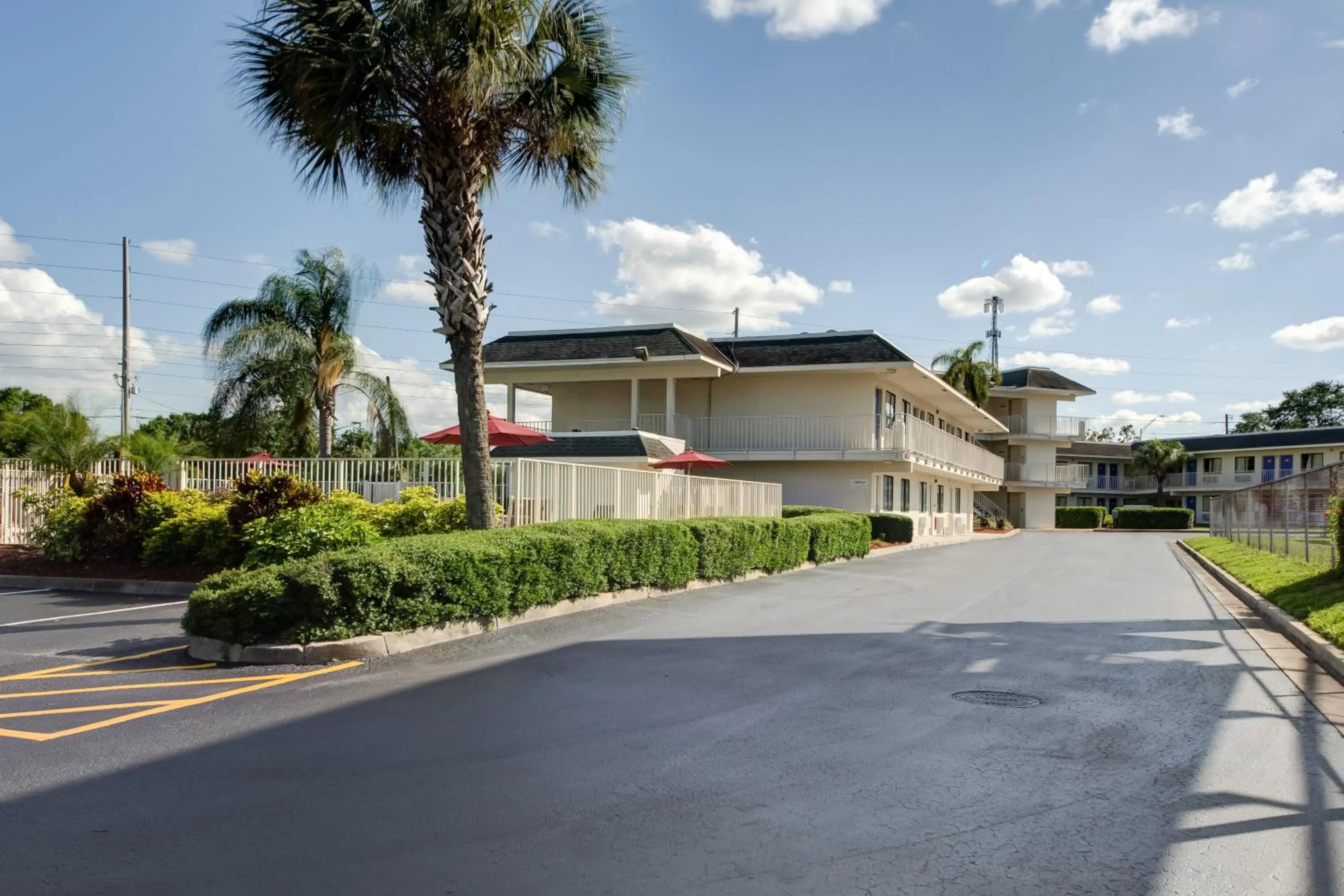 Property building in Motel 6-Lakeland, FL