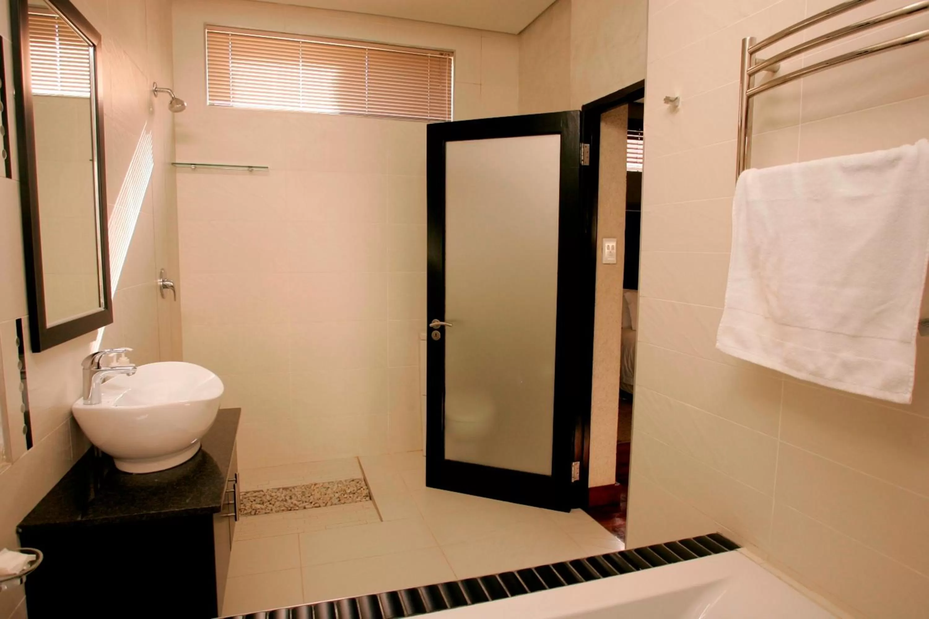 Shower in Jedidja Bed and Breakfast