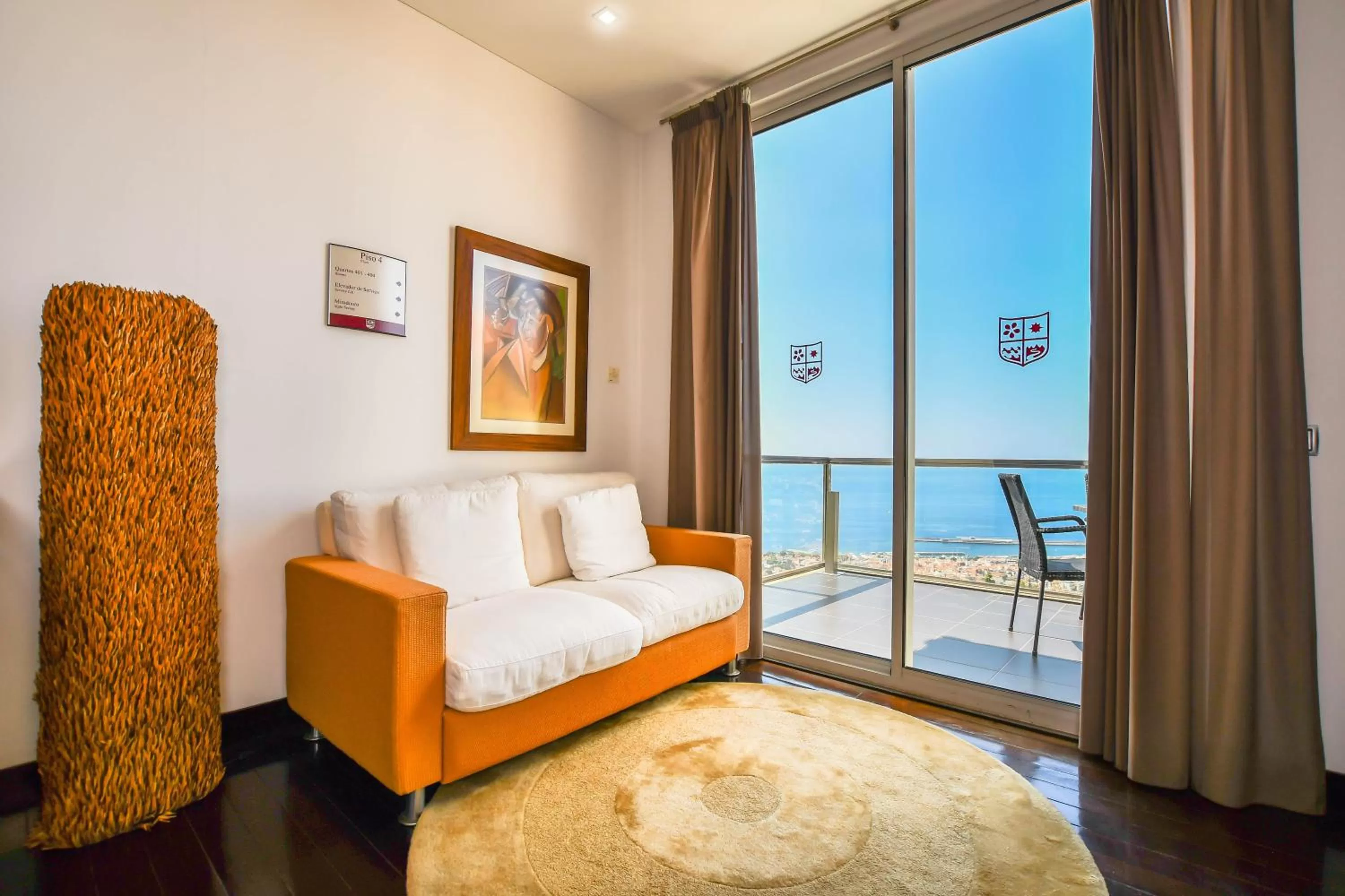 Seating area, Bed in Quinta Mirabela - Design Hotel