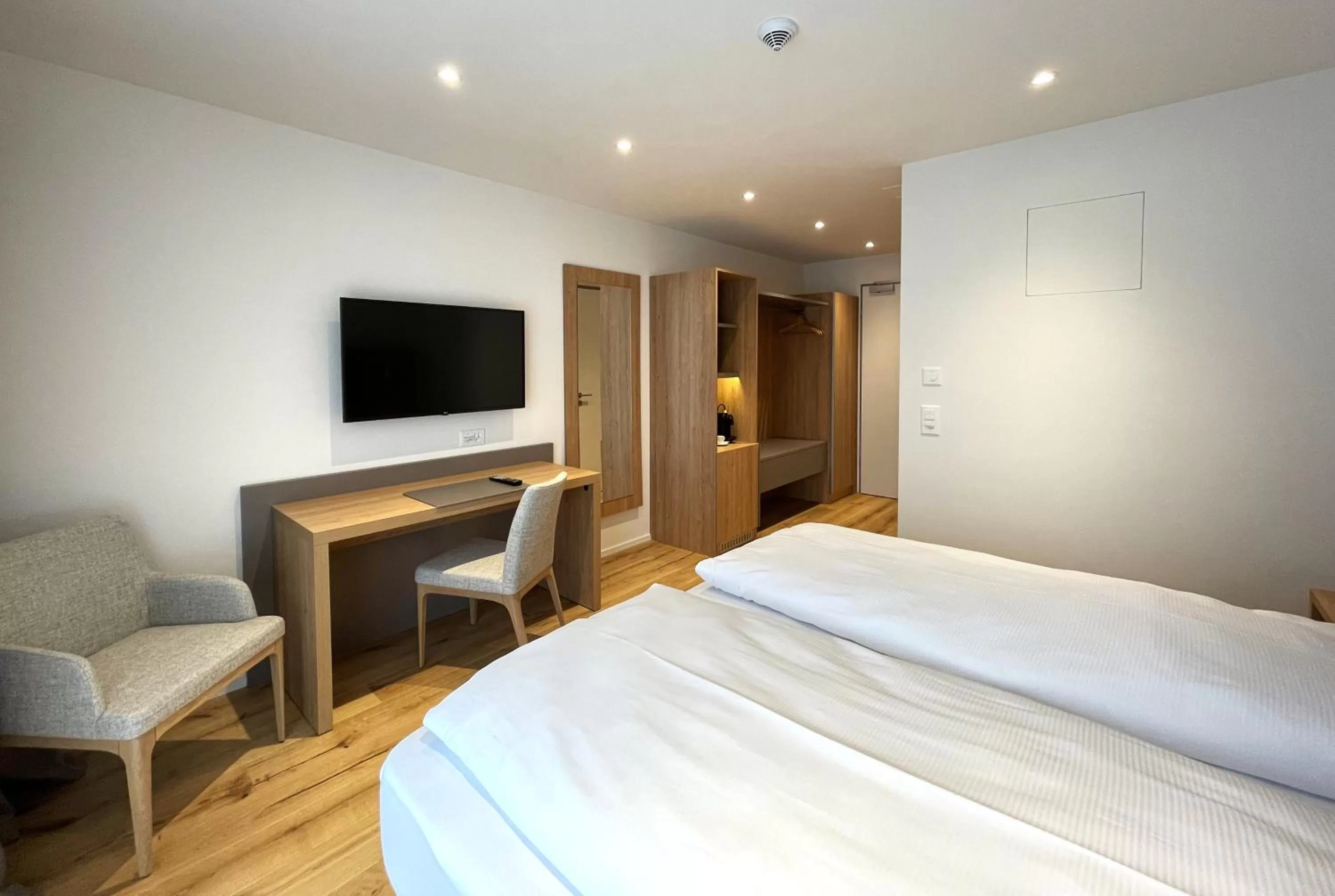 Photo of the whole room, Bed in AARDO - kind of a hotel 'Self Check-in'