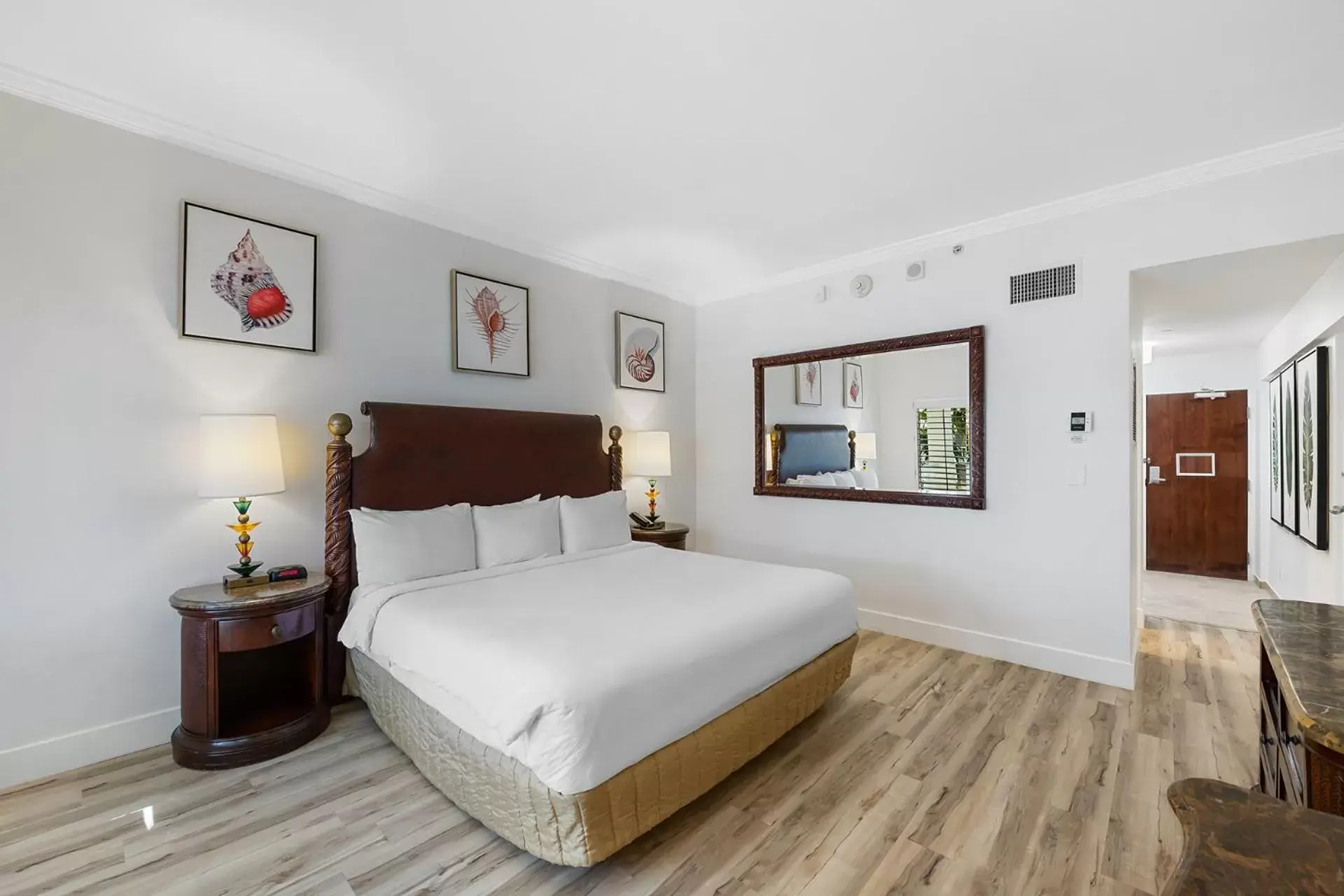 Partial Ocean View room with 1 King Bed in Beachcomber Resort & Club Partial Ocean View room with 1 King Bed in Beachcomber Resort & Club