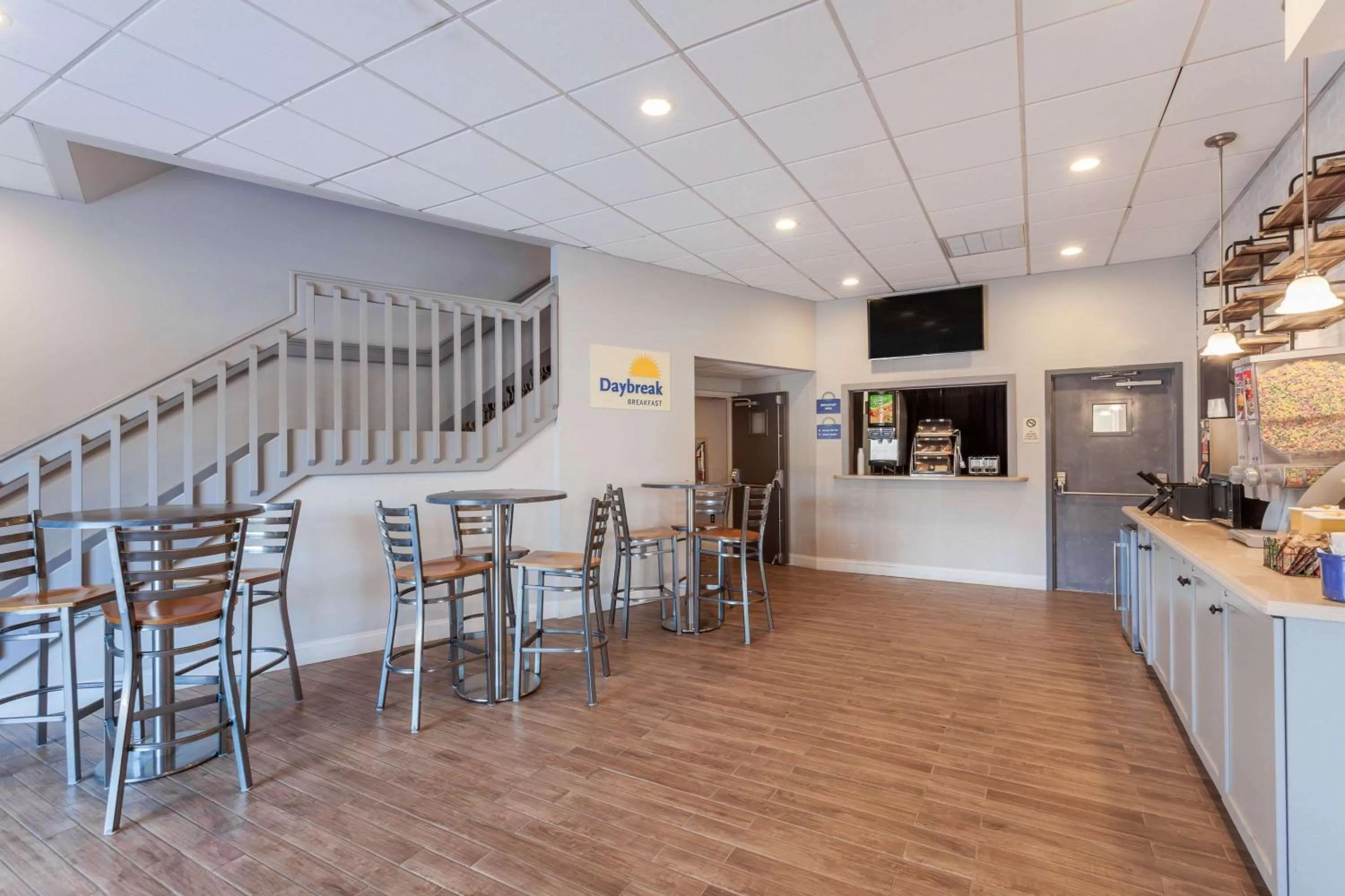 Restaurant/places to eat in Days Inn & Suites by Wyndham Lancaster Amish Country