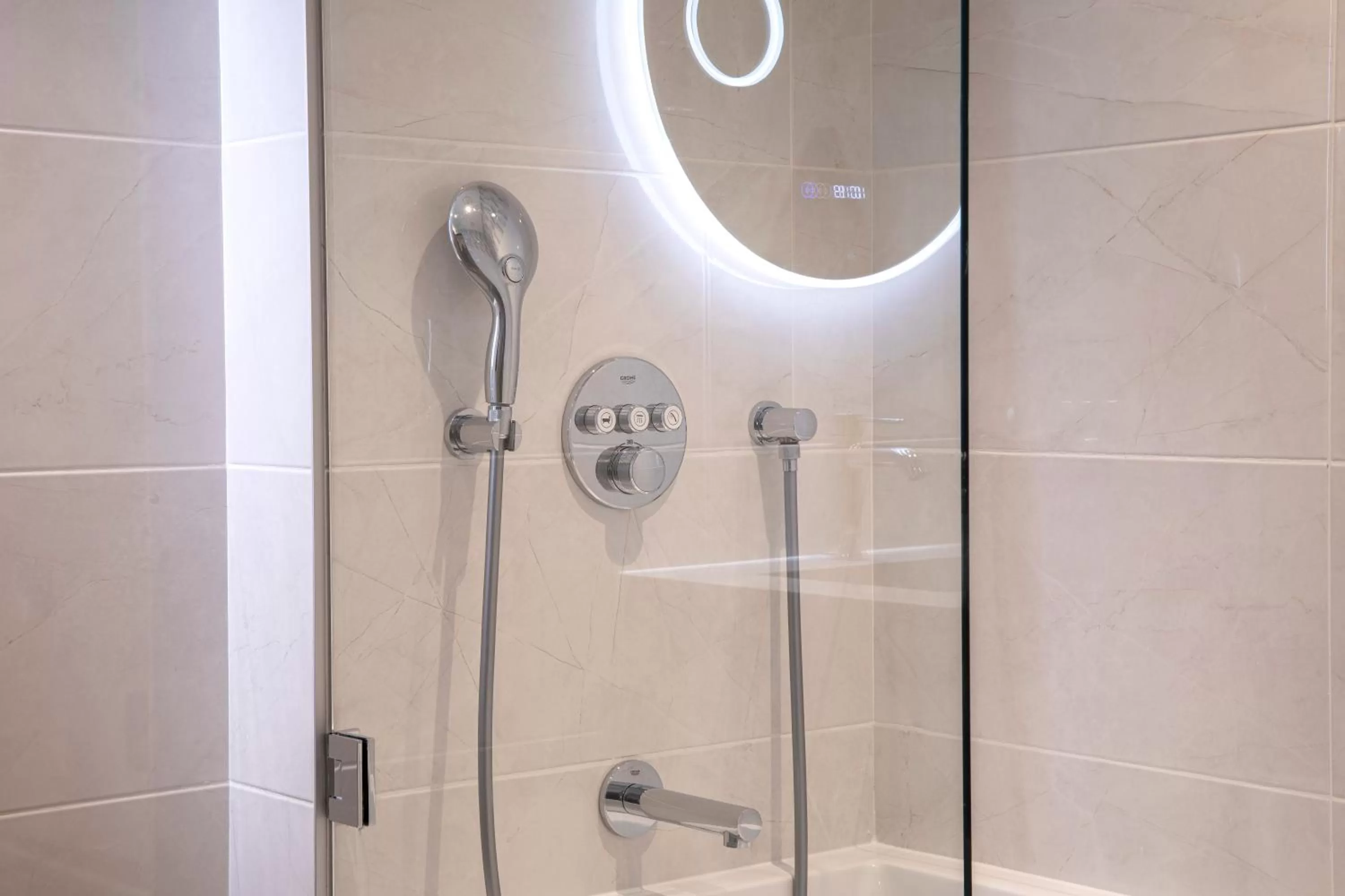 Bathroom in Daunou Opéra