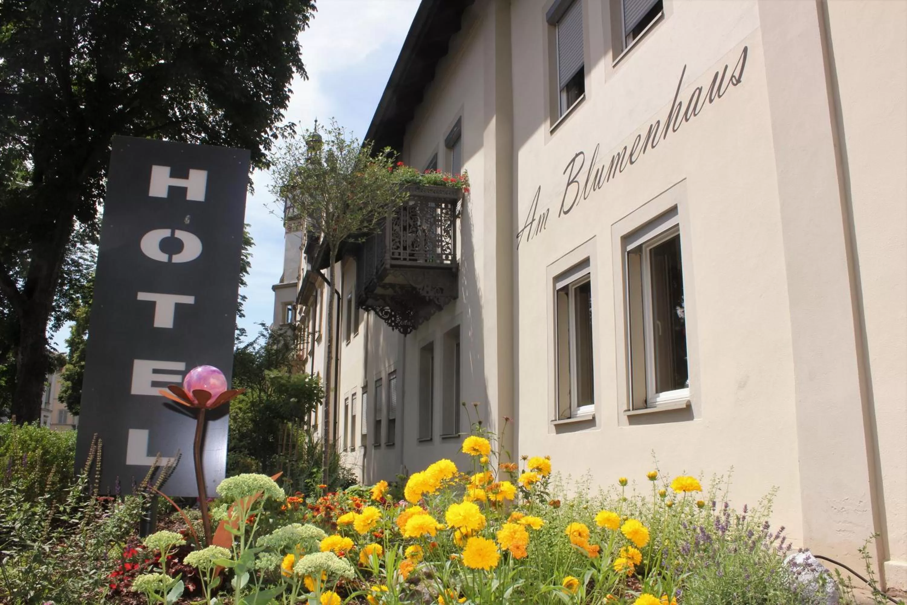 Property building in Am Blumenhaus