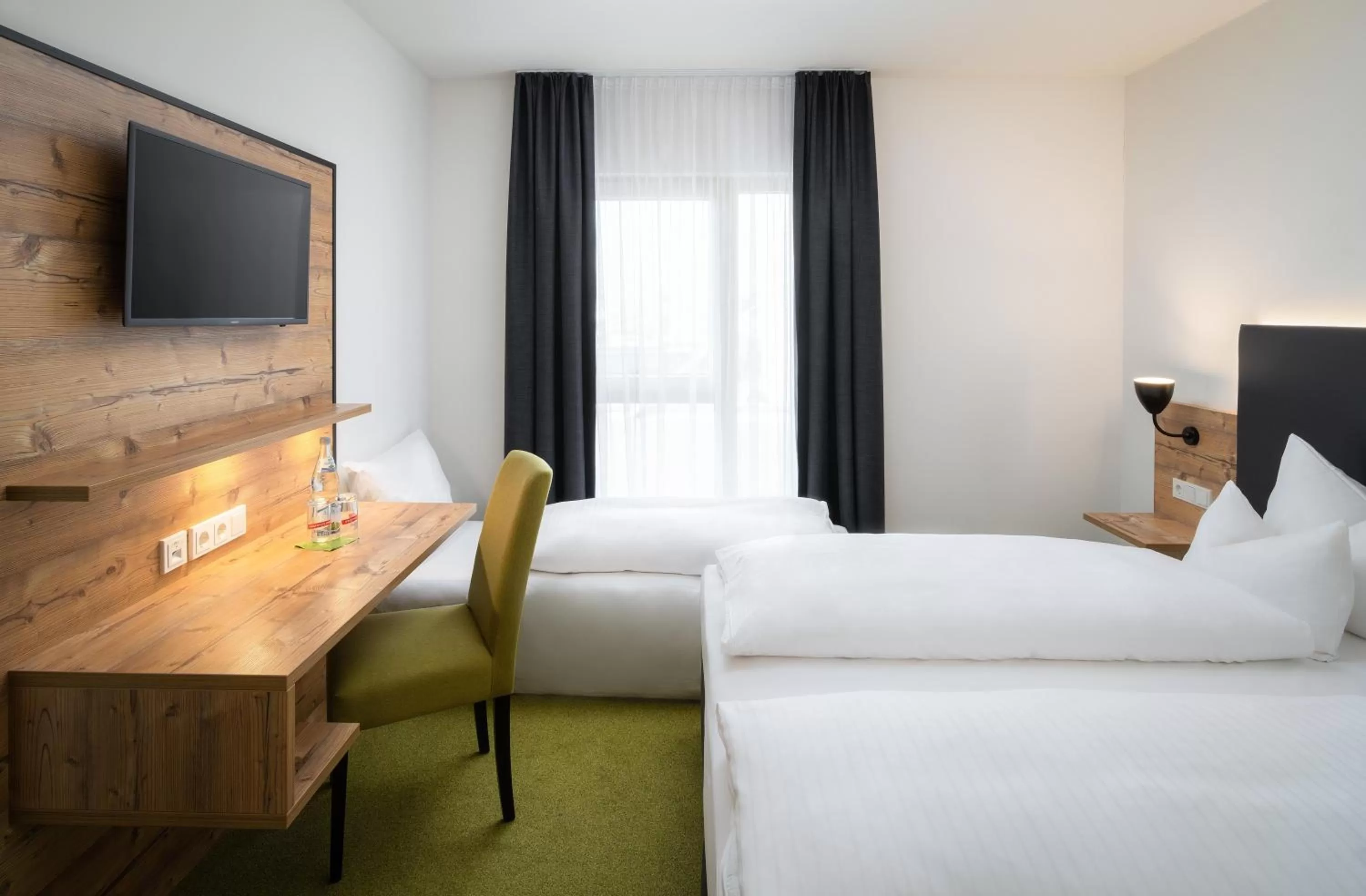 Bed in Alb Inn - Hotel & Apartments