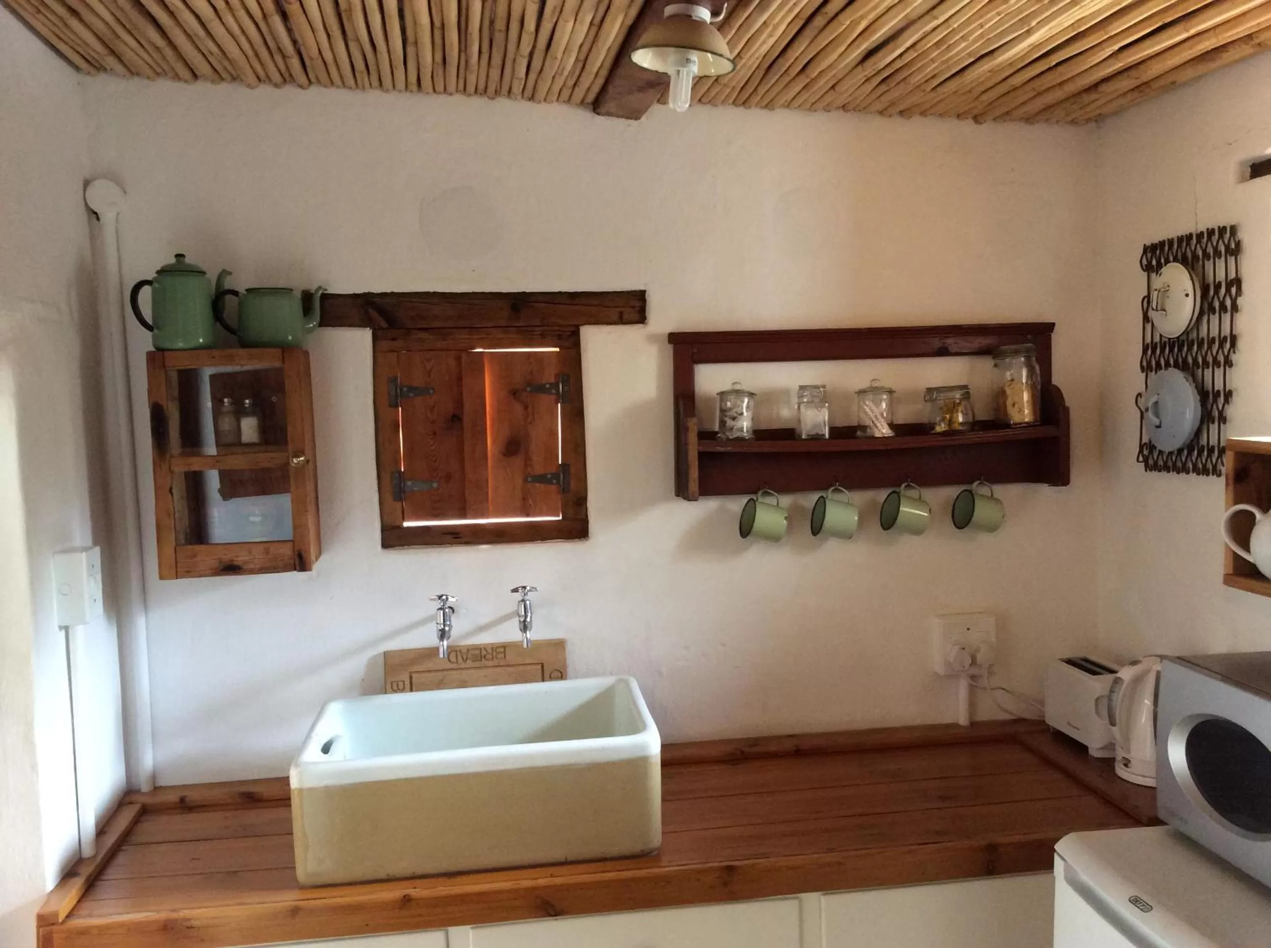 Kitchen or kitchenette in Brakdakkie Guest Cottages