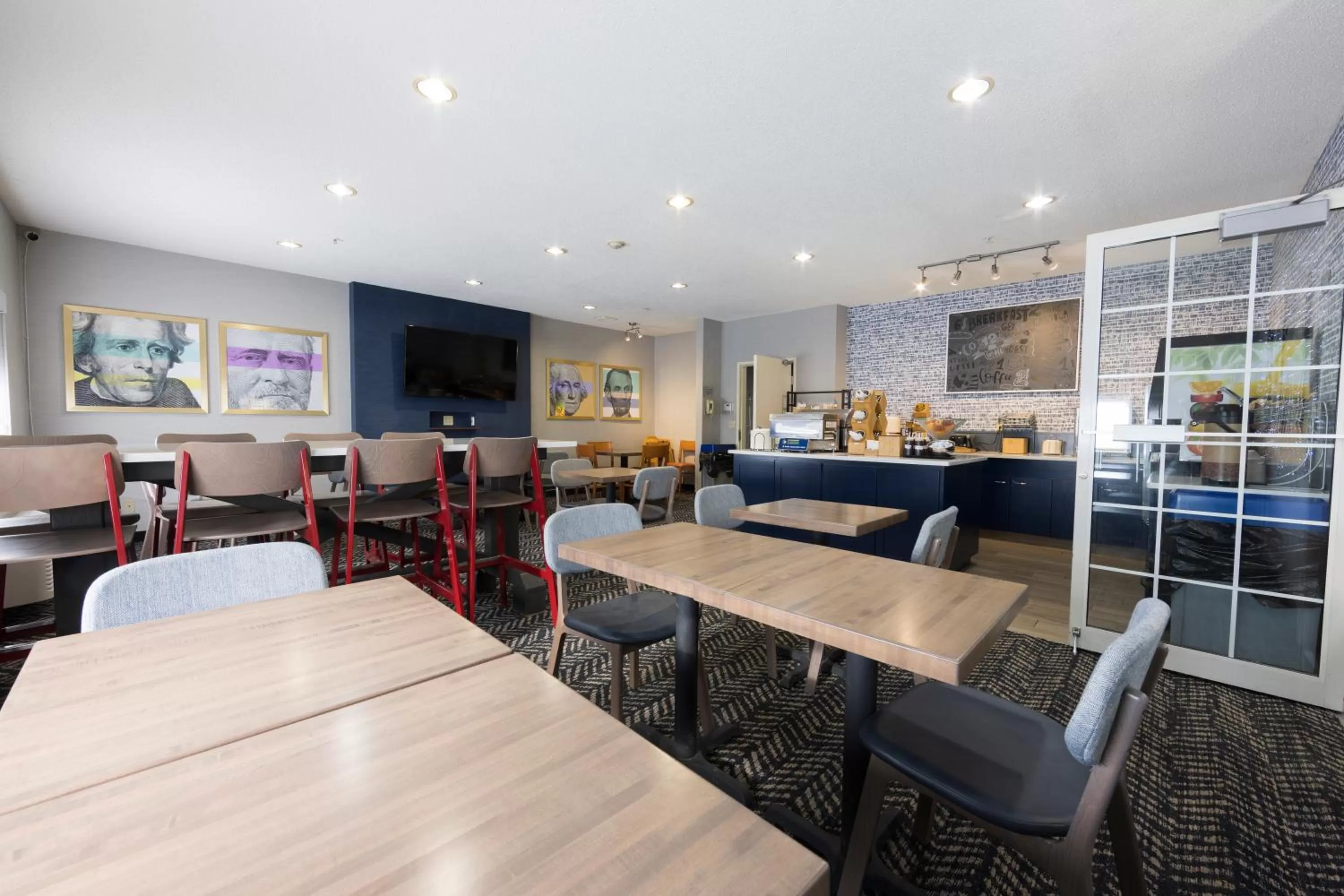 Breakfast in AmericInn by Wyndham Duluth