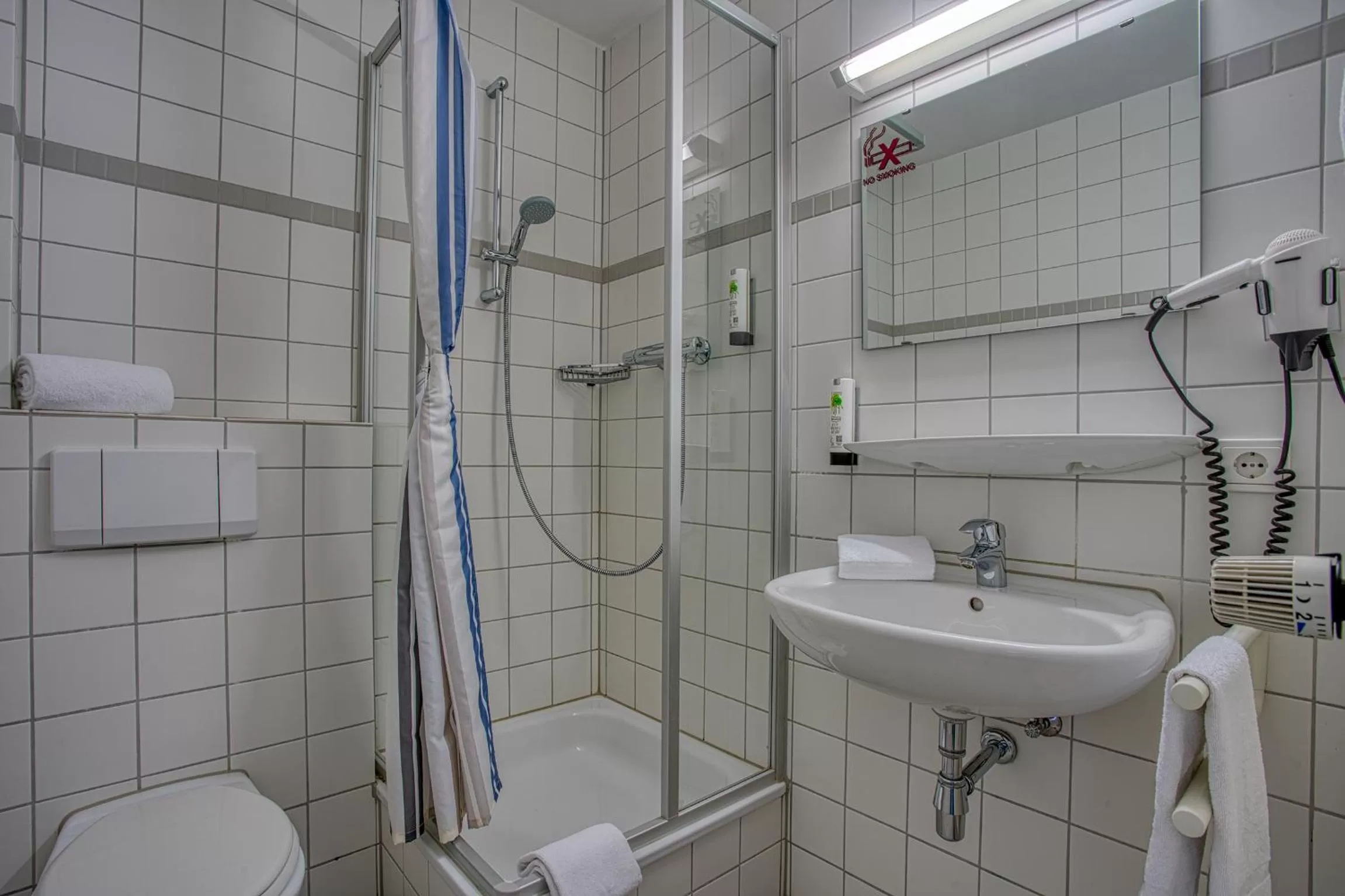 Bathroom in Centro Hotel Böblingen, Trademark Collection by Wyndham
