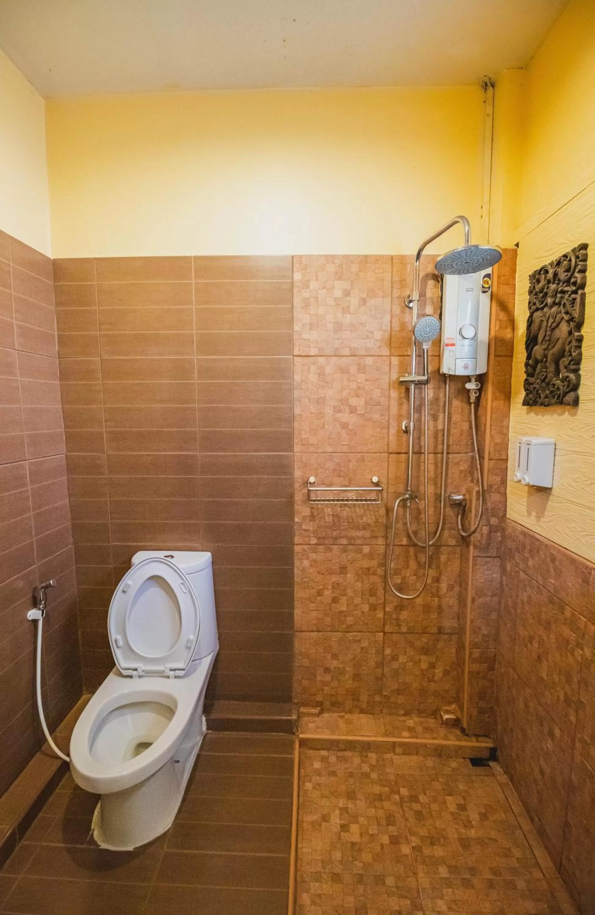 Shower in Joy's House & Tour