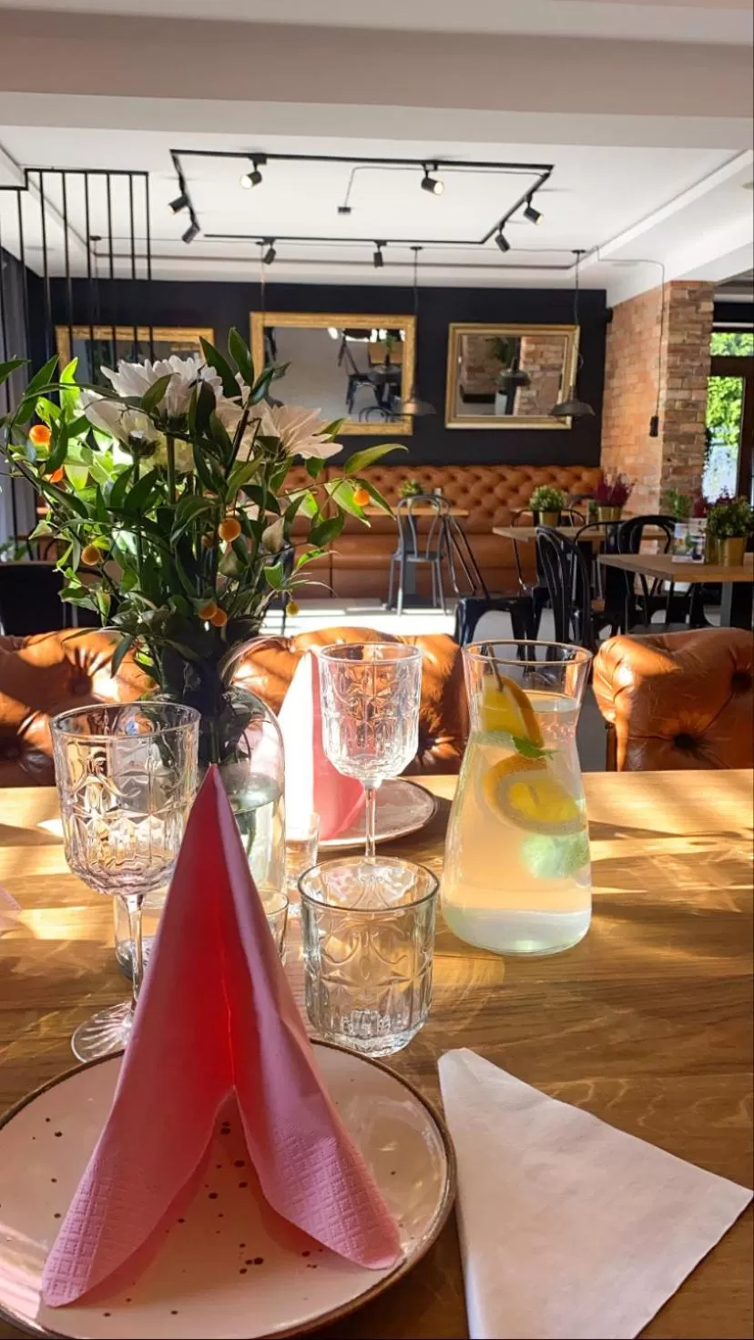 Restaurant/Places to Eat in Zajazd Valentino / Listopadowa 55