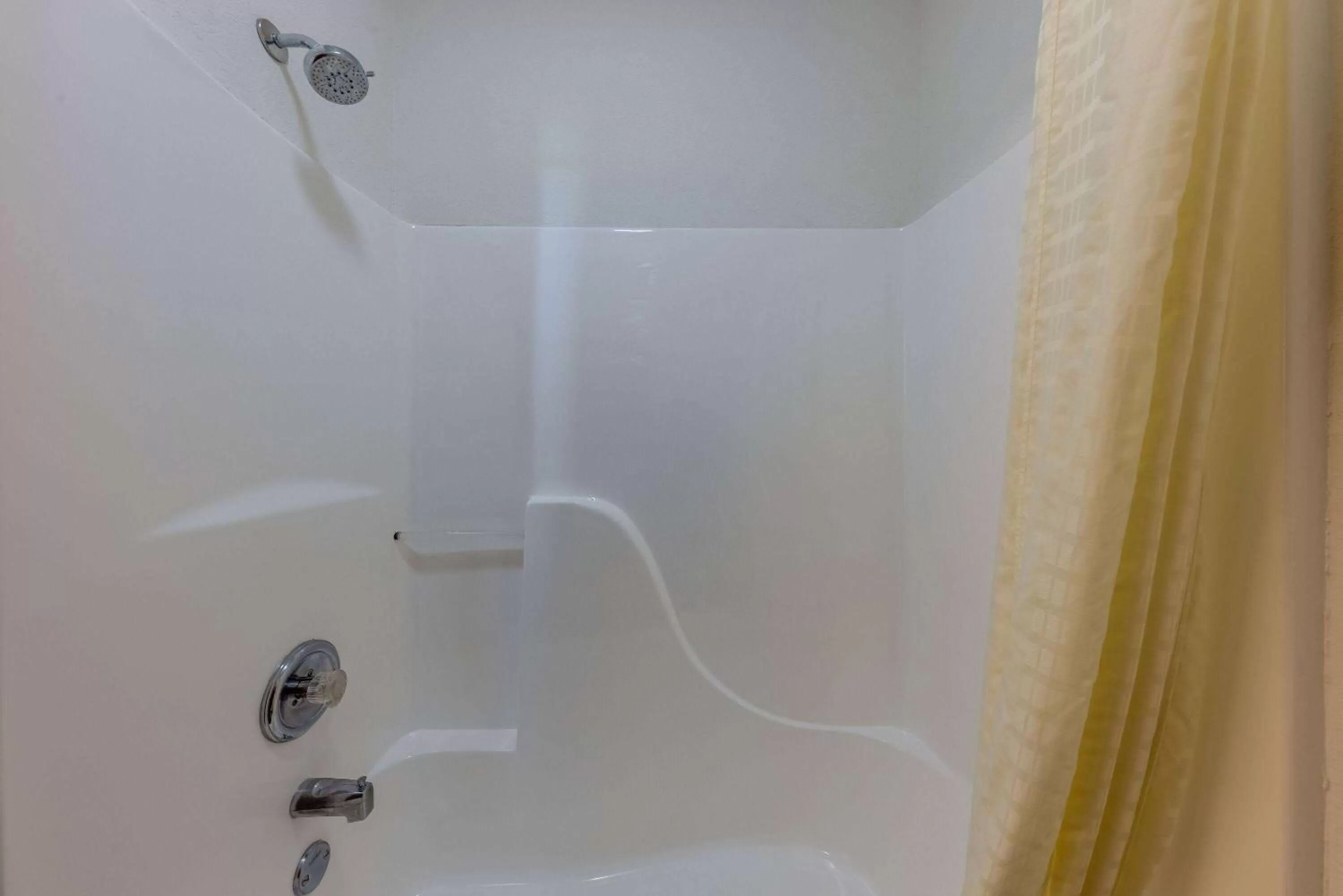 TV and multimedia in Super 8 by Wyndham De Soto