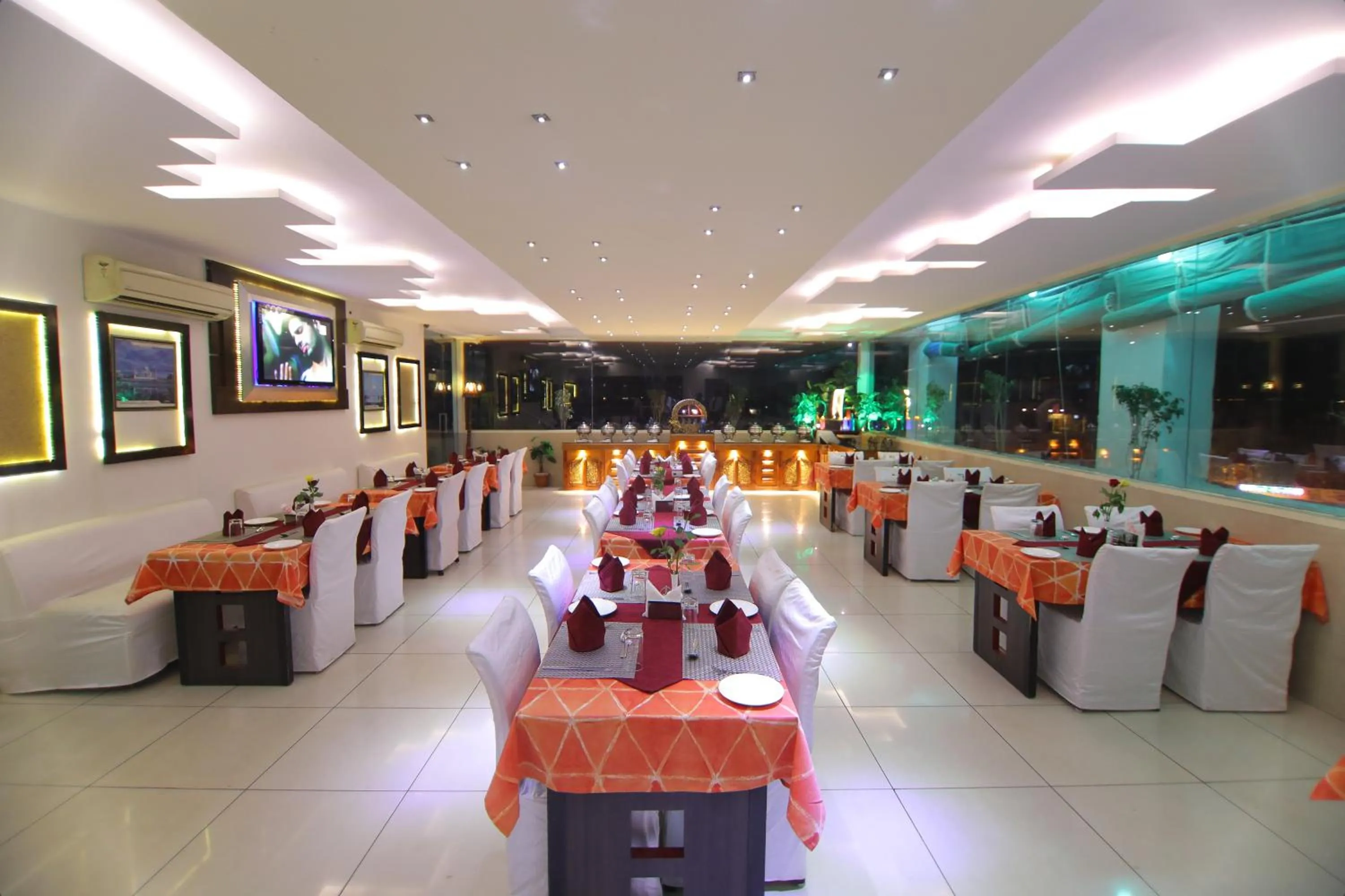 Restaurant/places to eat in Taj Inn Hotel