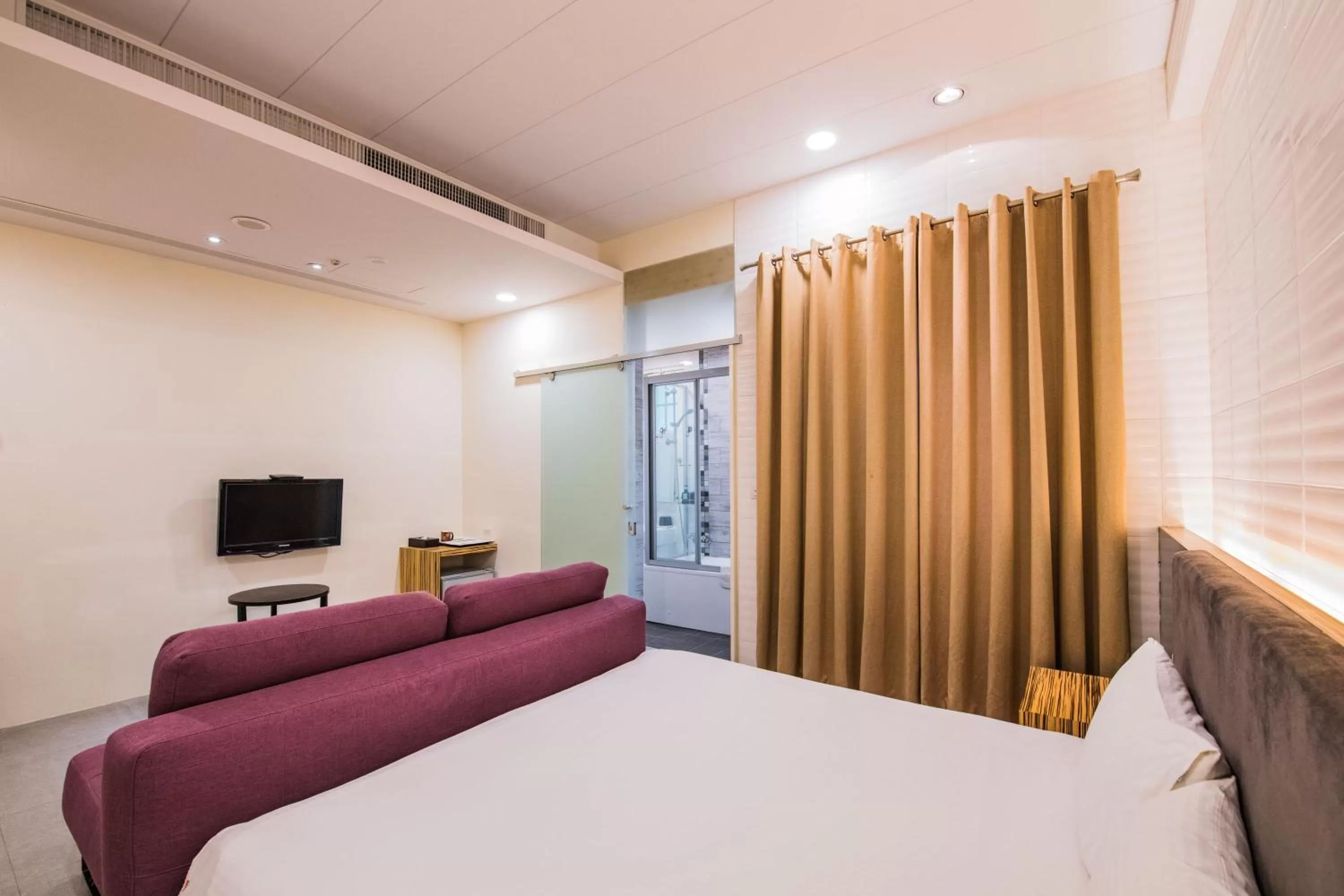 Photo of the whole room, Bed in Pisces06