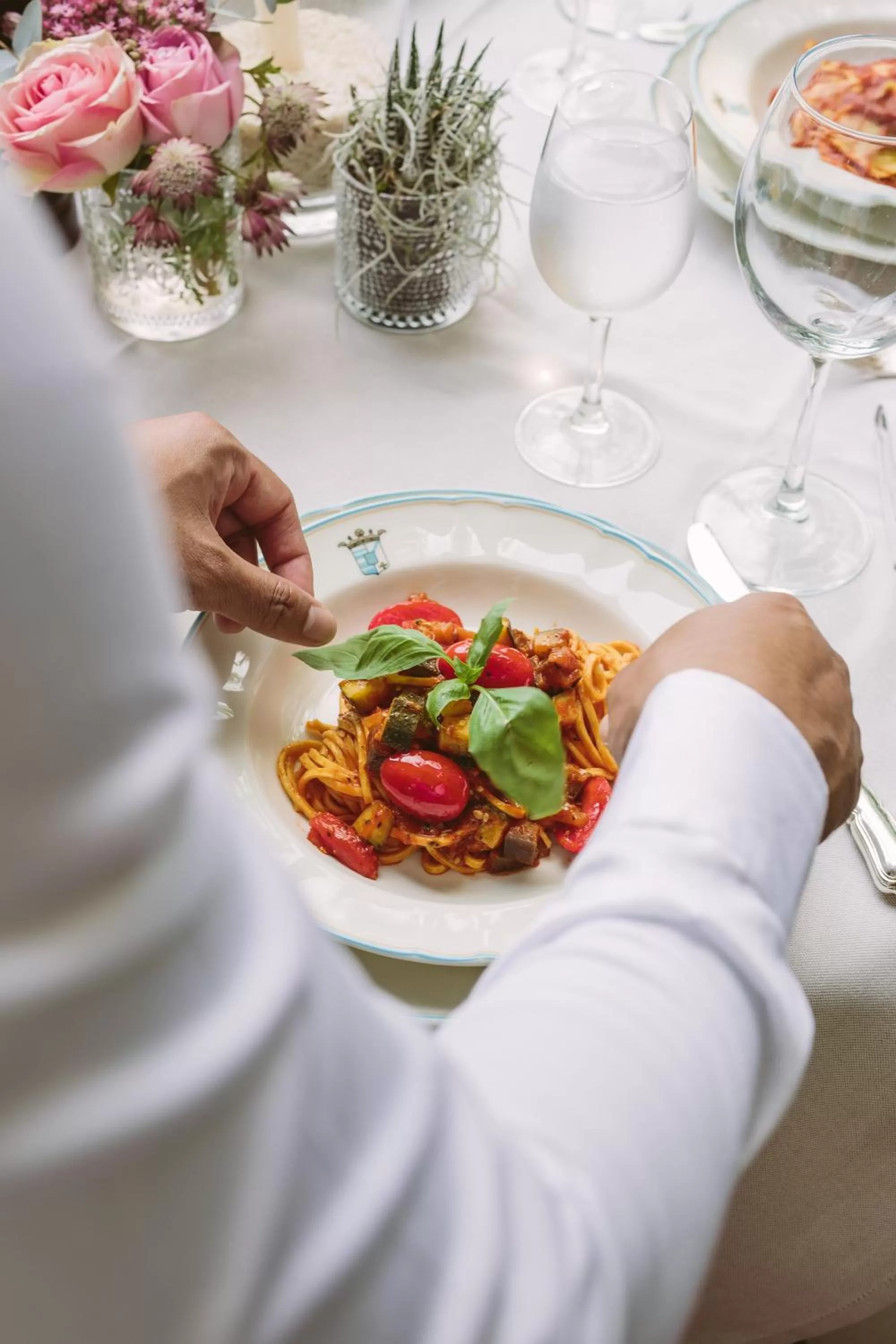 People in Albergo Terminus