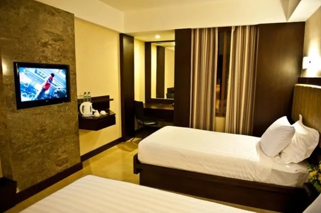 Bedroom, Bed in Crown Victoria Hotel Tulungagung