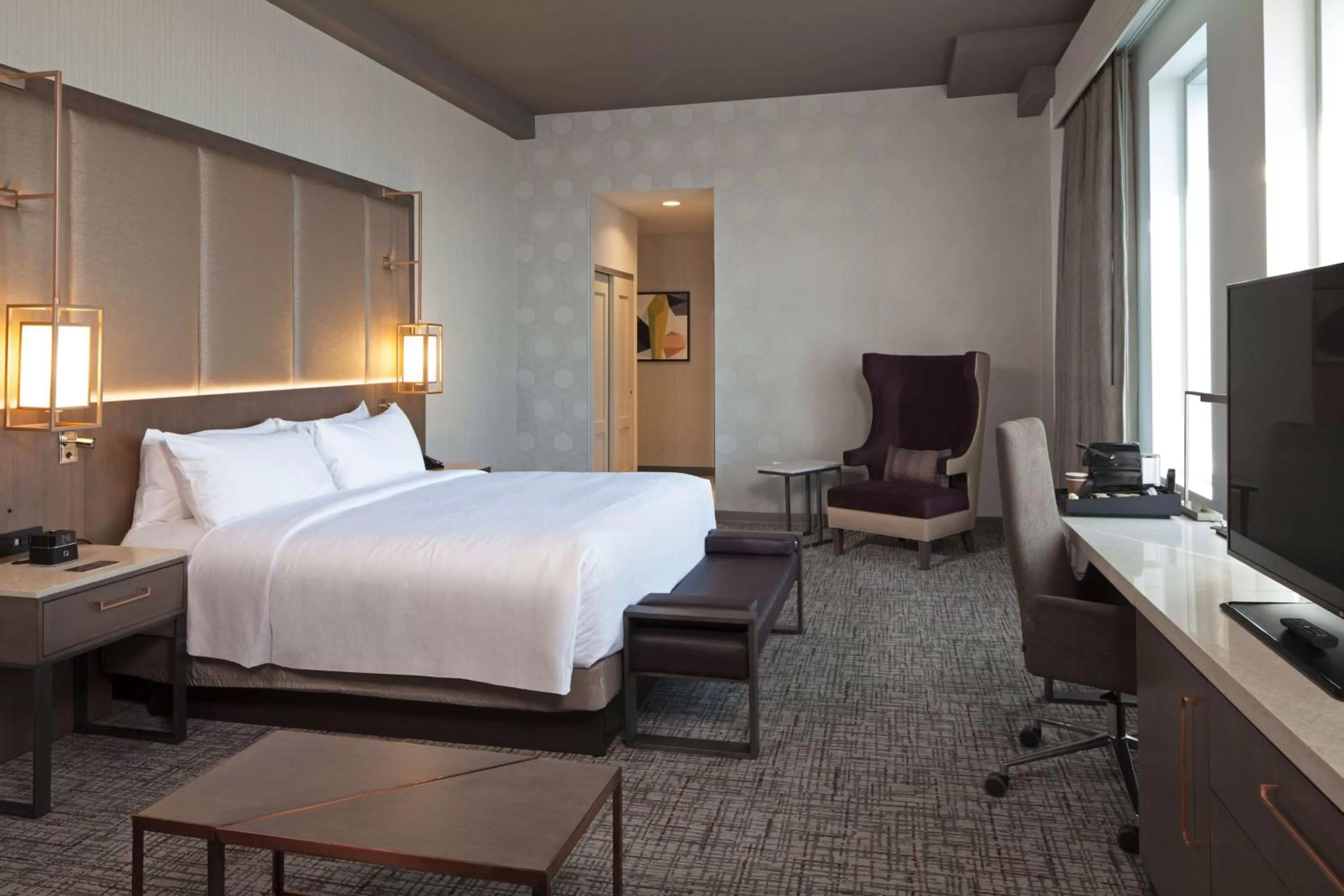 Bed in H Hotel Los Angeles, Curio Collection By Hilton