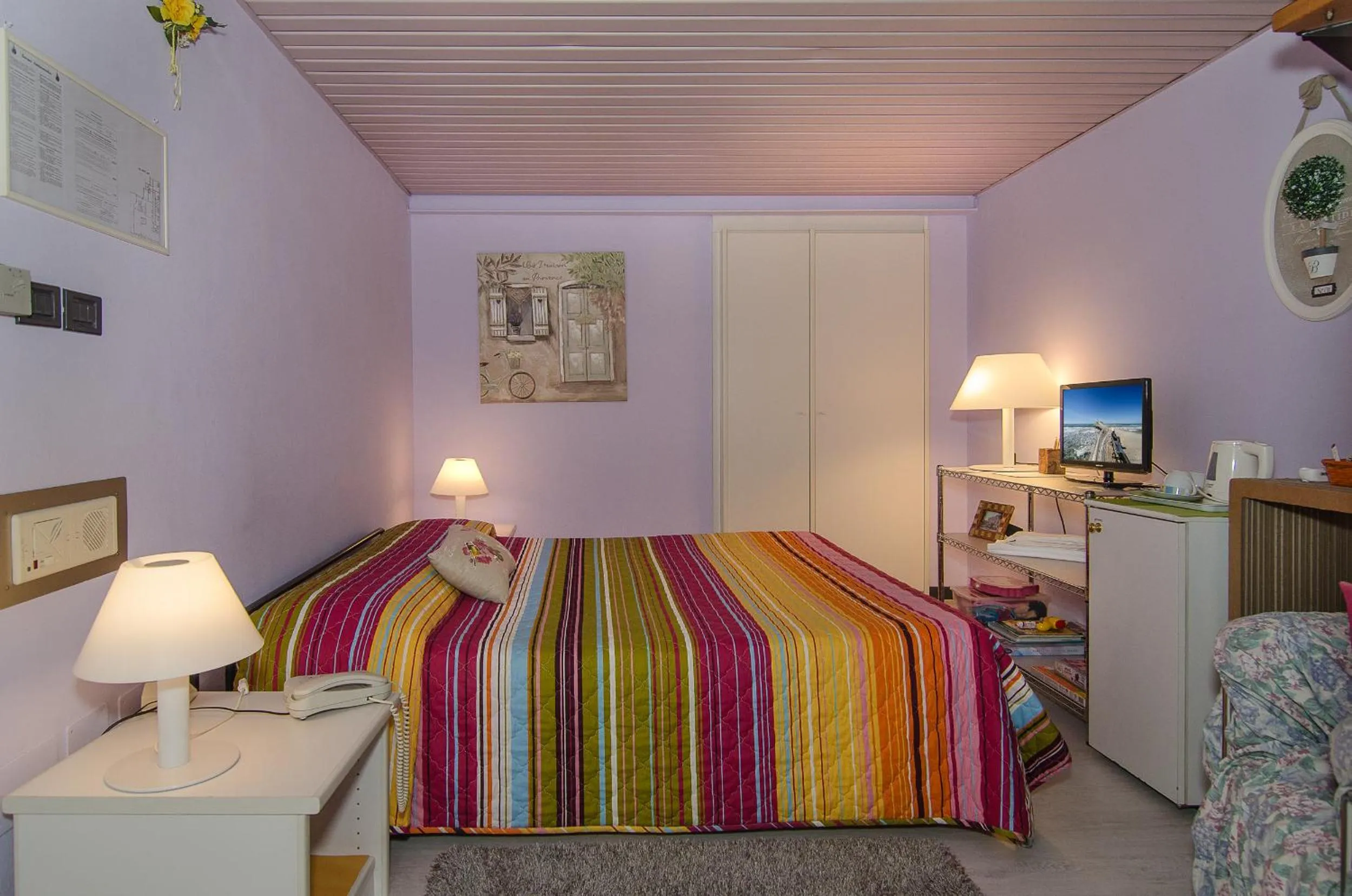 TV and multimedia, Bed in Hotel Rex