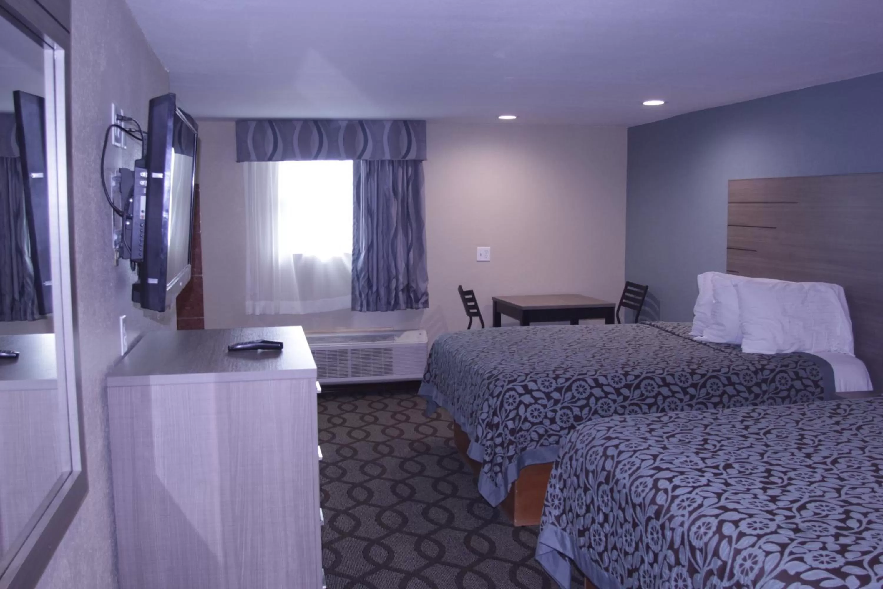 Bed in Americas Best Value Inn Port Aransas