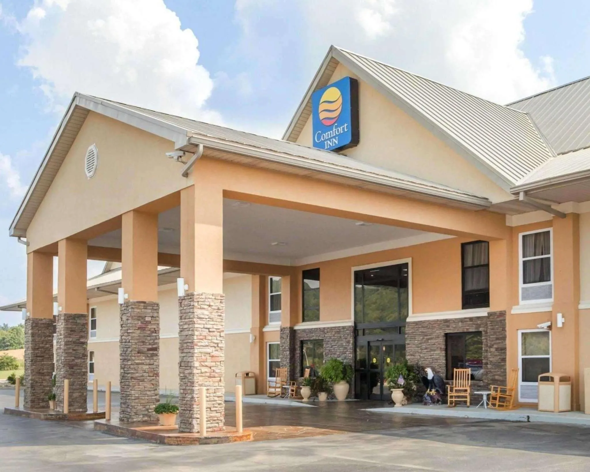 Property building in Comfort Inn at Royal Blue
