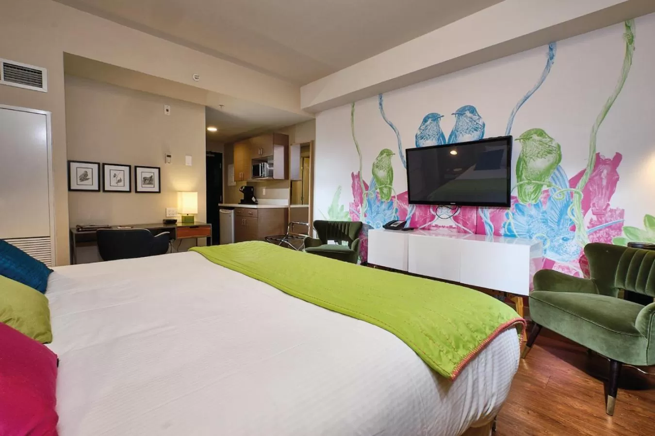 Bed in Skwachàys Lodge