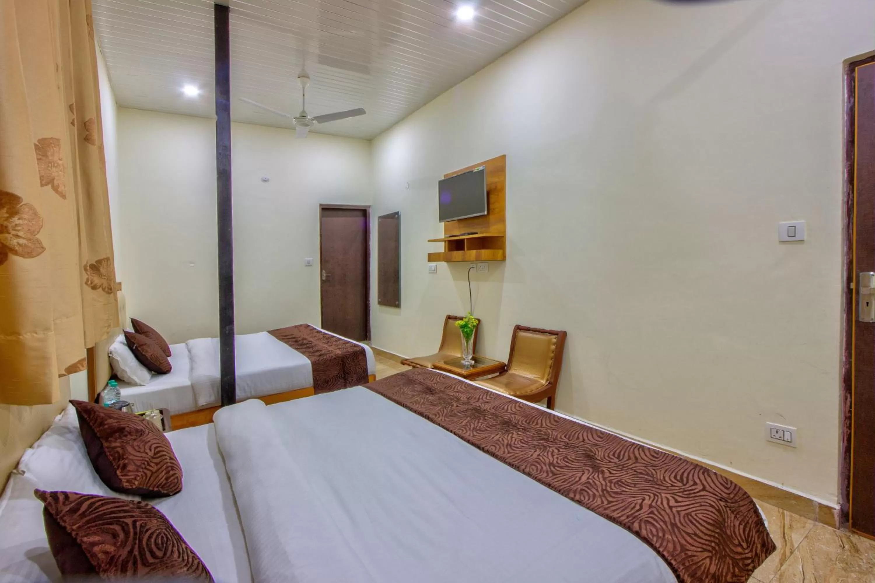 Bedroom, Bed in Hotel Bliss Valley - Hotel in Dharamshala