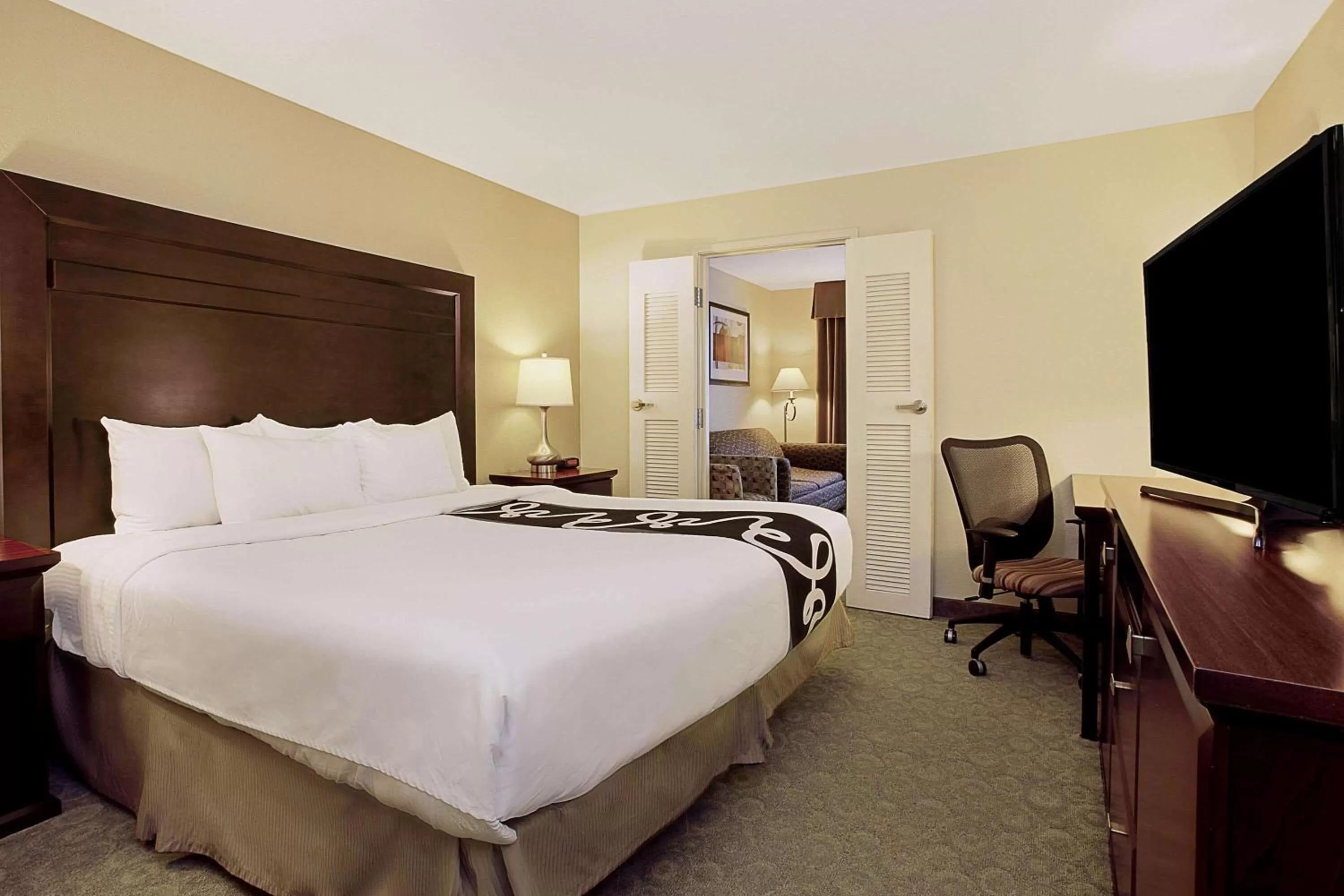 Photo of the whole room, Bed in La Quinta by Wyndham Bismarck