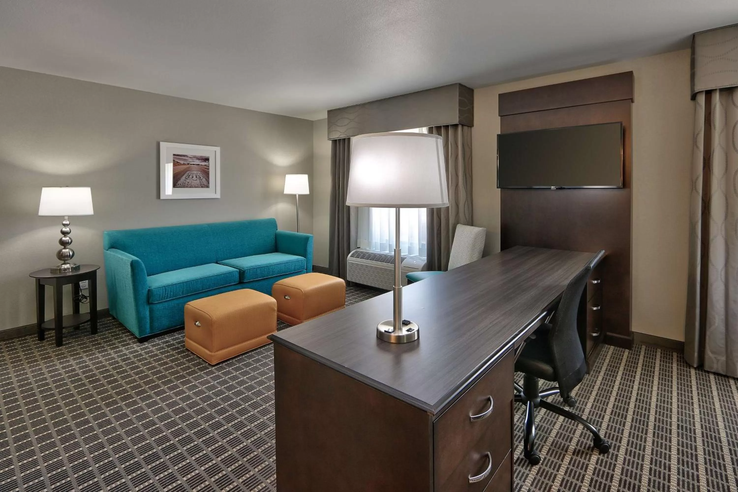 Living room in Hampton Inn & Suites Albuquerque Airport