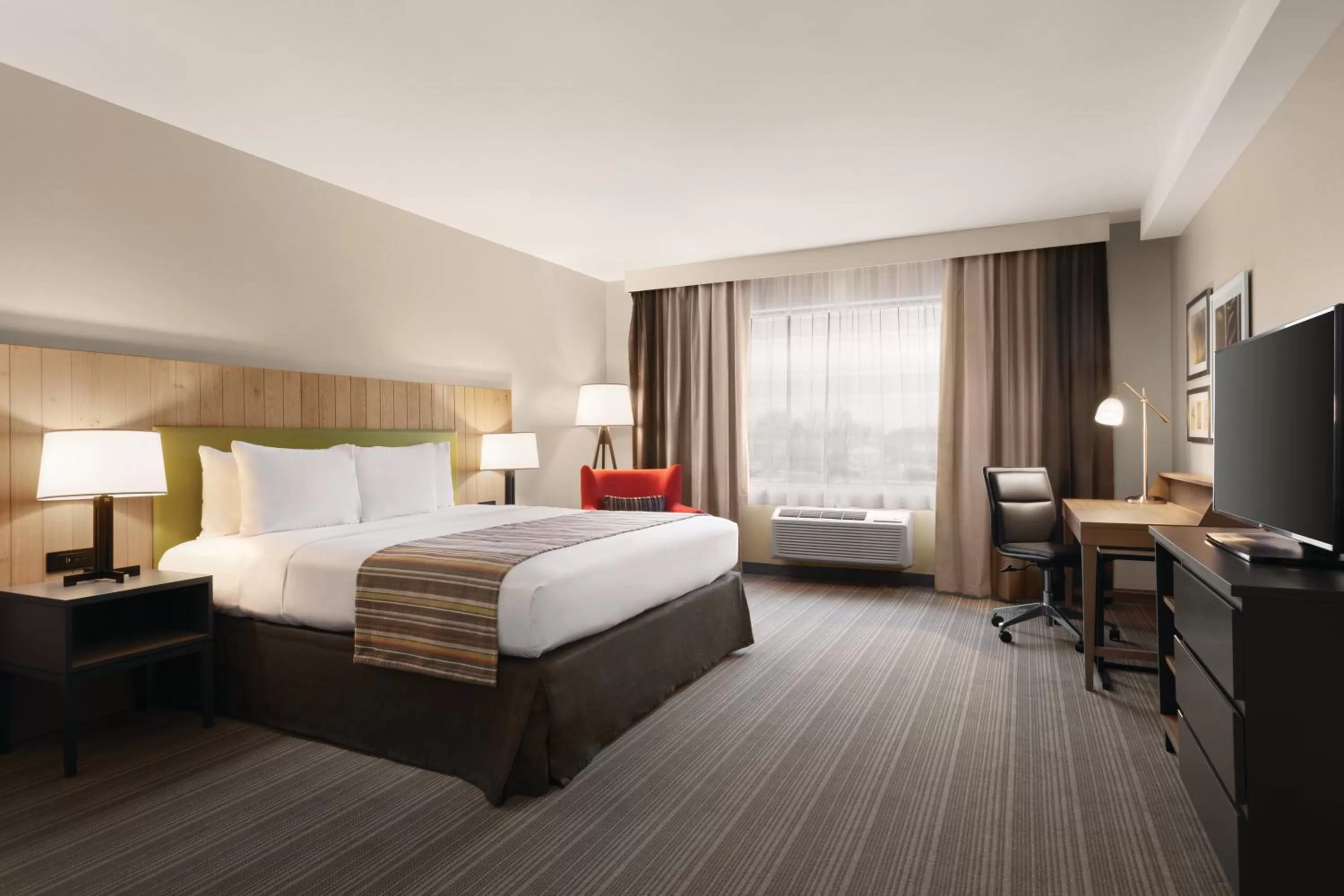 Photo of the whole room, Bed in Country Inn & Suites by Radisson, Belleville, ON