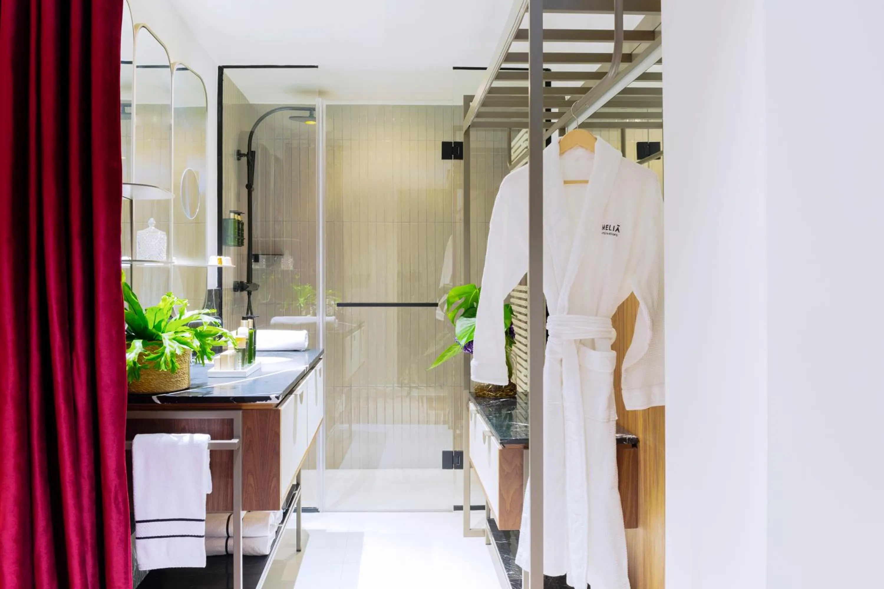 Bathroom in Villa Marquis a Member of Melia Collection Tour Eiffel