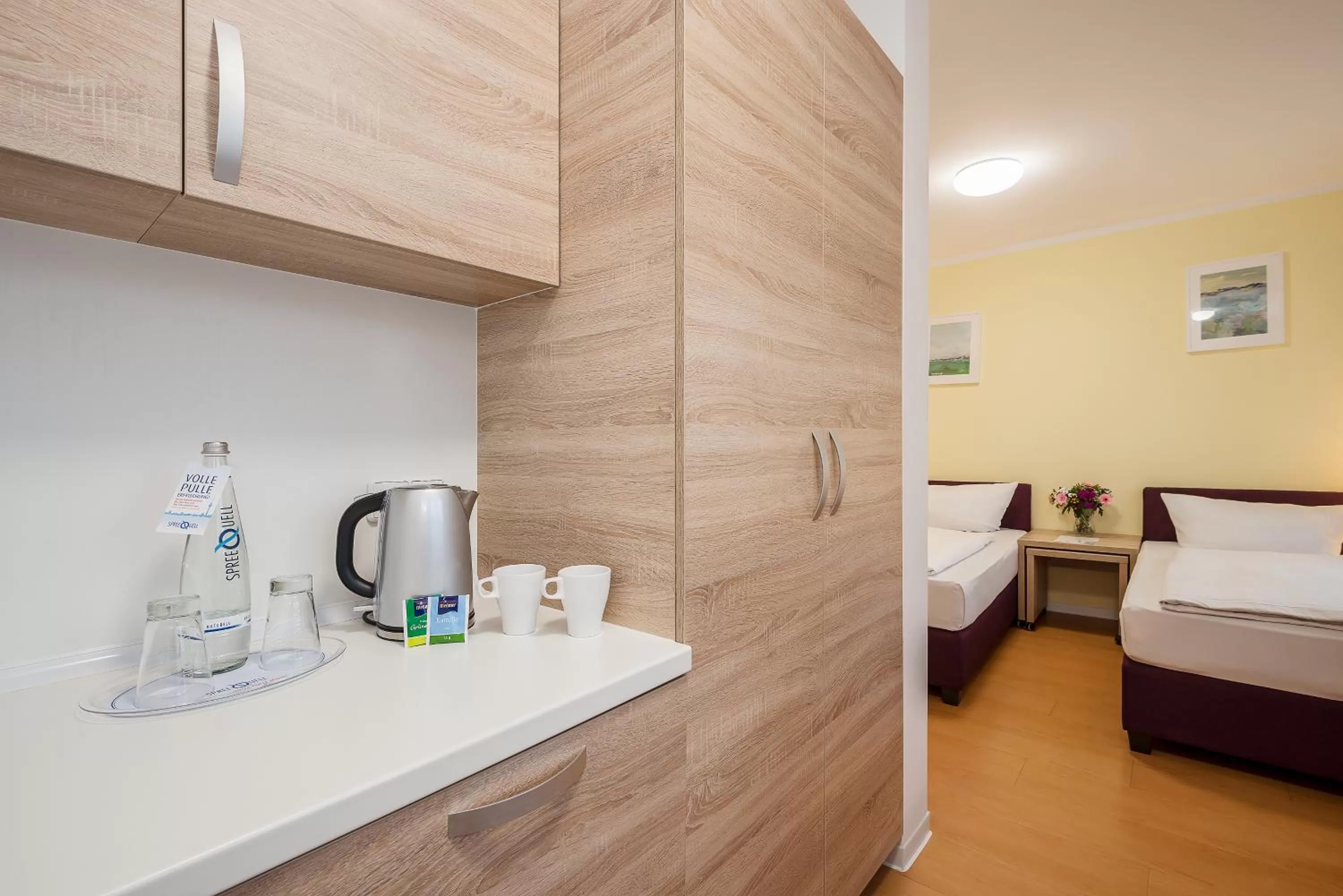 Kitchen or kitchenette, Bed in Hotel City Green Berlin